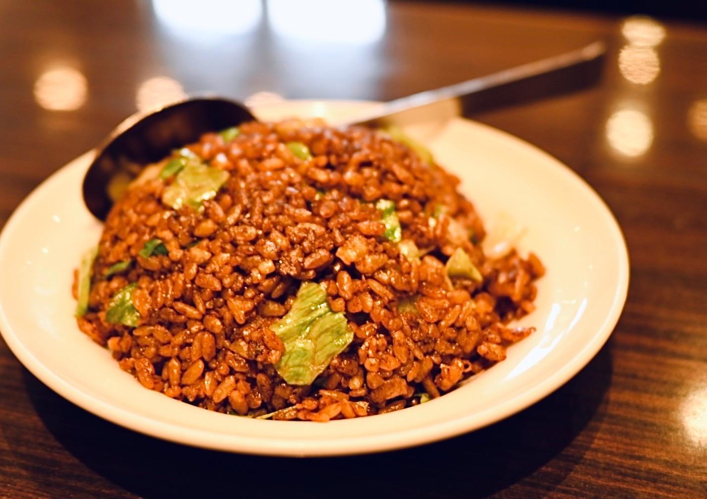 レタス入り牛肉黒チャーハン