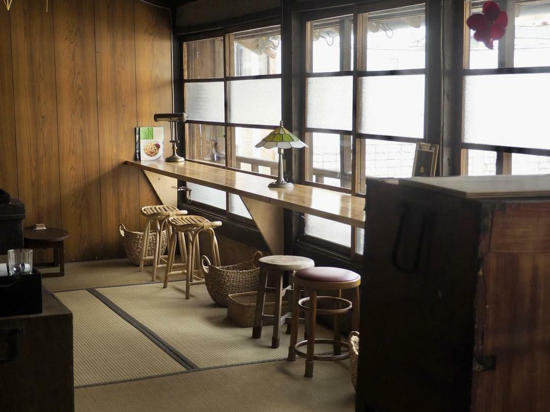 ２階のカフェスペース（写真提供：梅香崎商店さま）