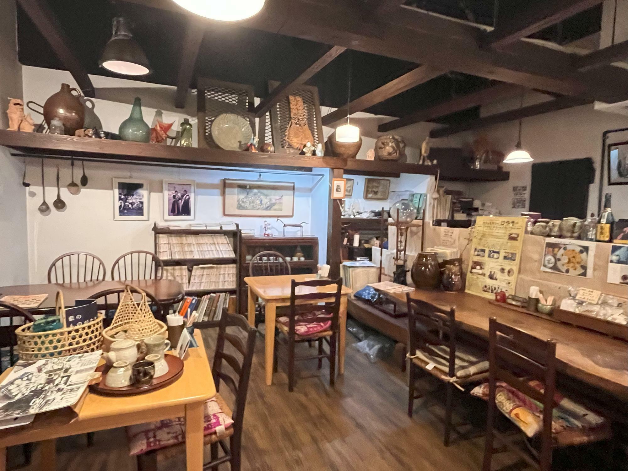 カリー&工芸けやき　店内