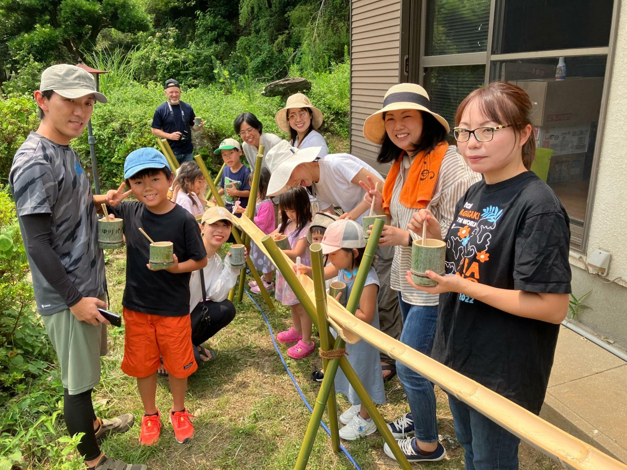 夏・そうめん流し（写真提供：自然のあそび場『へんちくりん』様）