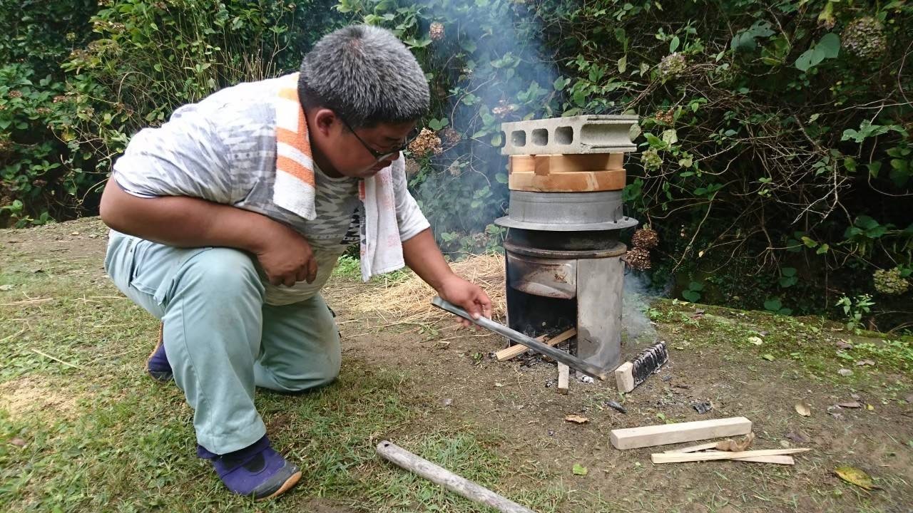 羽釜ご飯を炊く中山斉さん　写真提供：中山造園