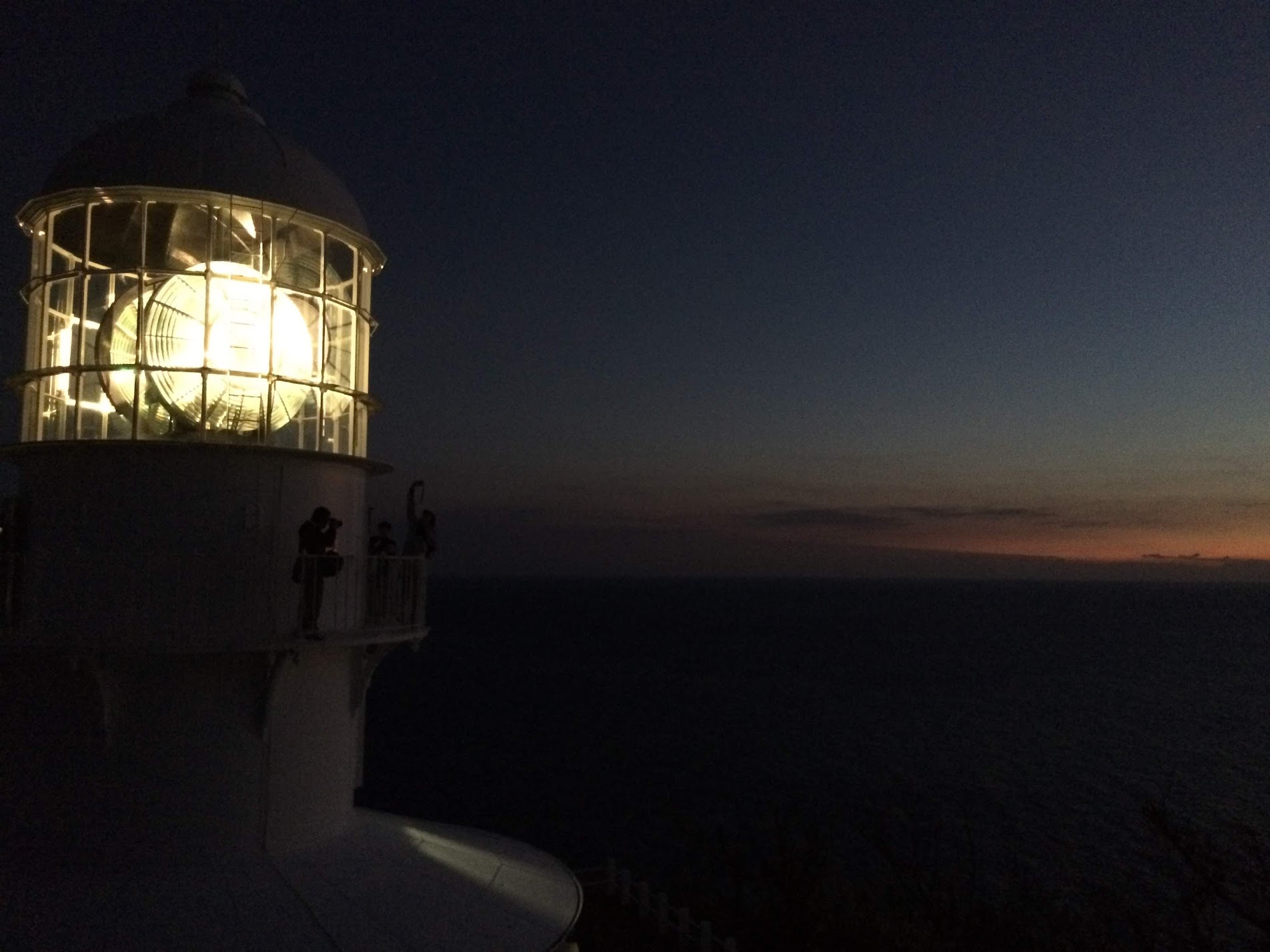 夜の灯台はロマンチックでカップルにオススメですね！