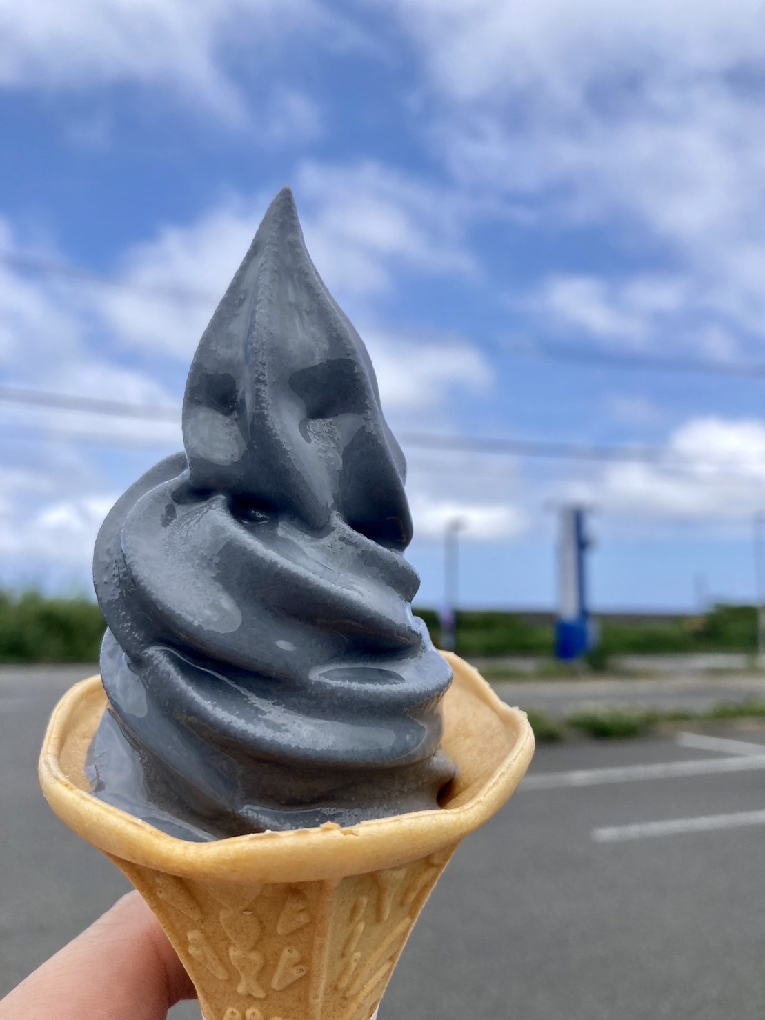 炭ソフトクリームのインパクトよ！