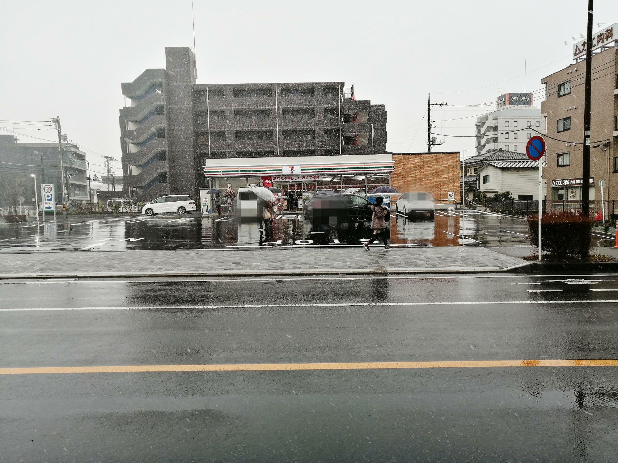 2022年2月10日の関東の朝…寒い…雪…舞ってます。