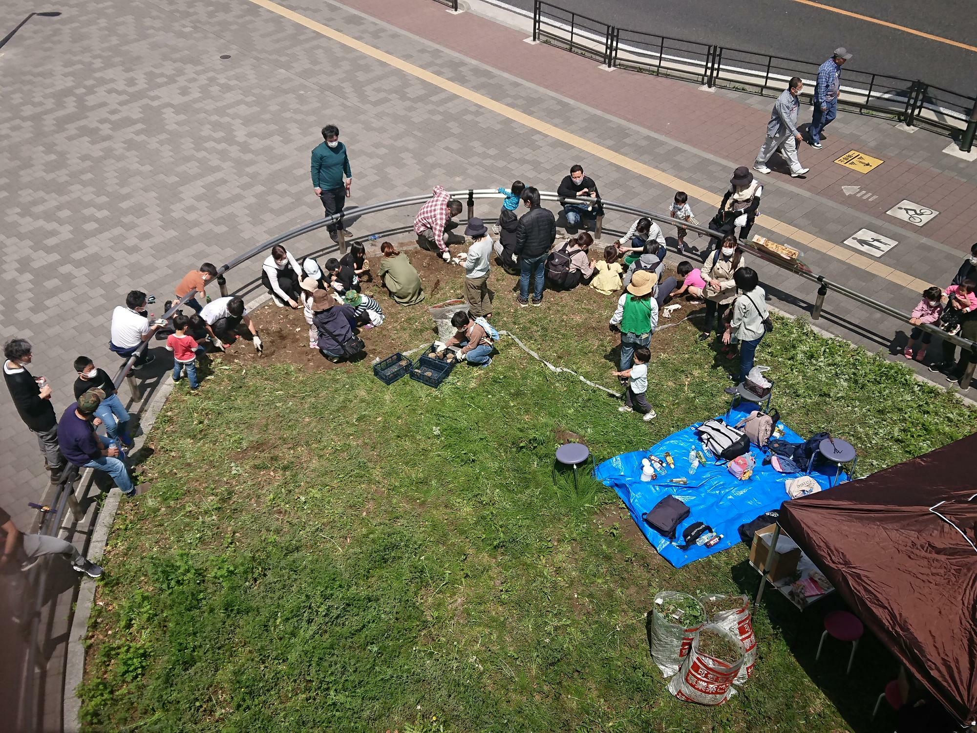 ３０人近い方が植え替えイベントに参加