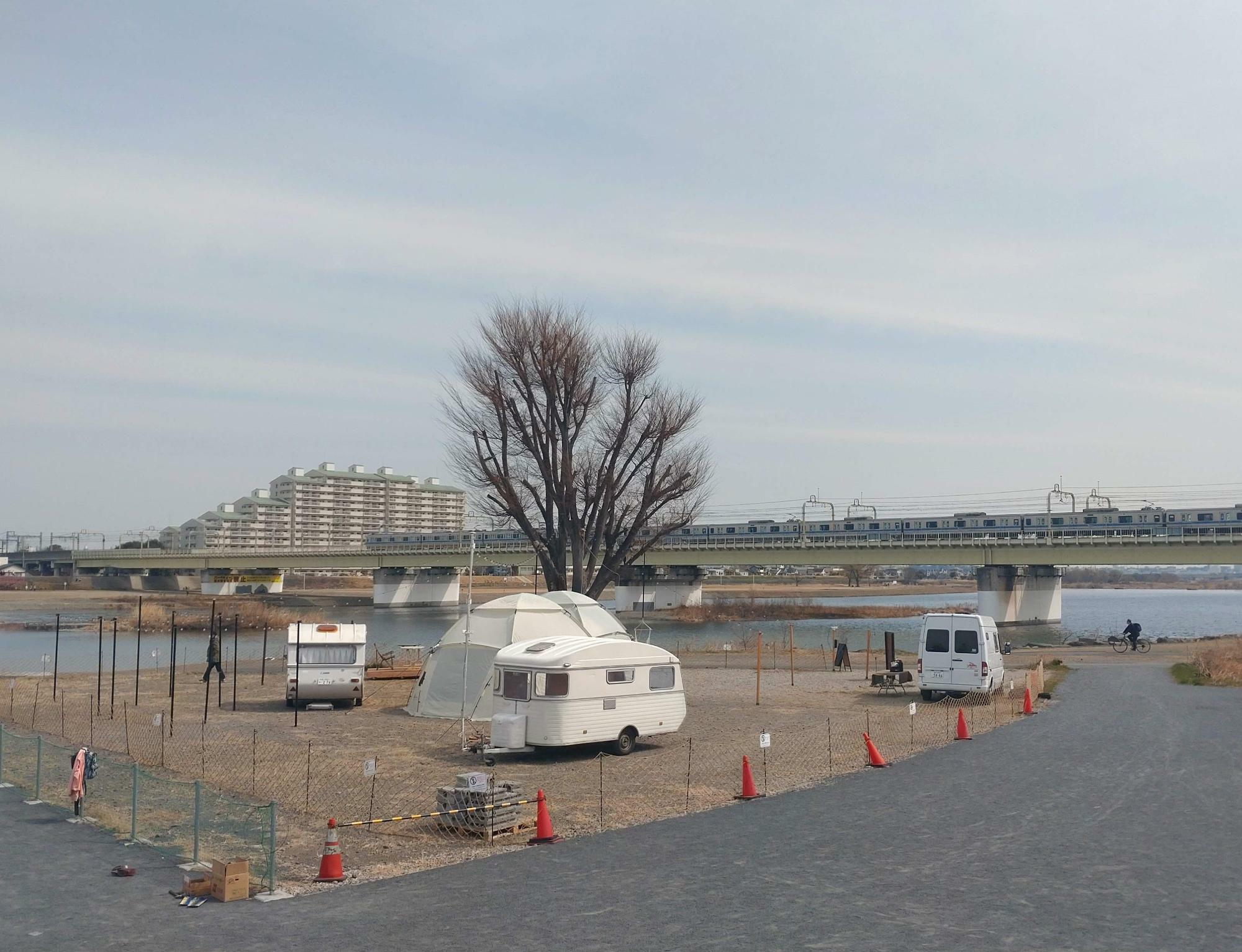 稲田多摩川公園前／小田急線も見えています