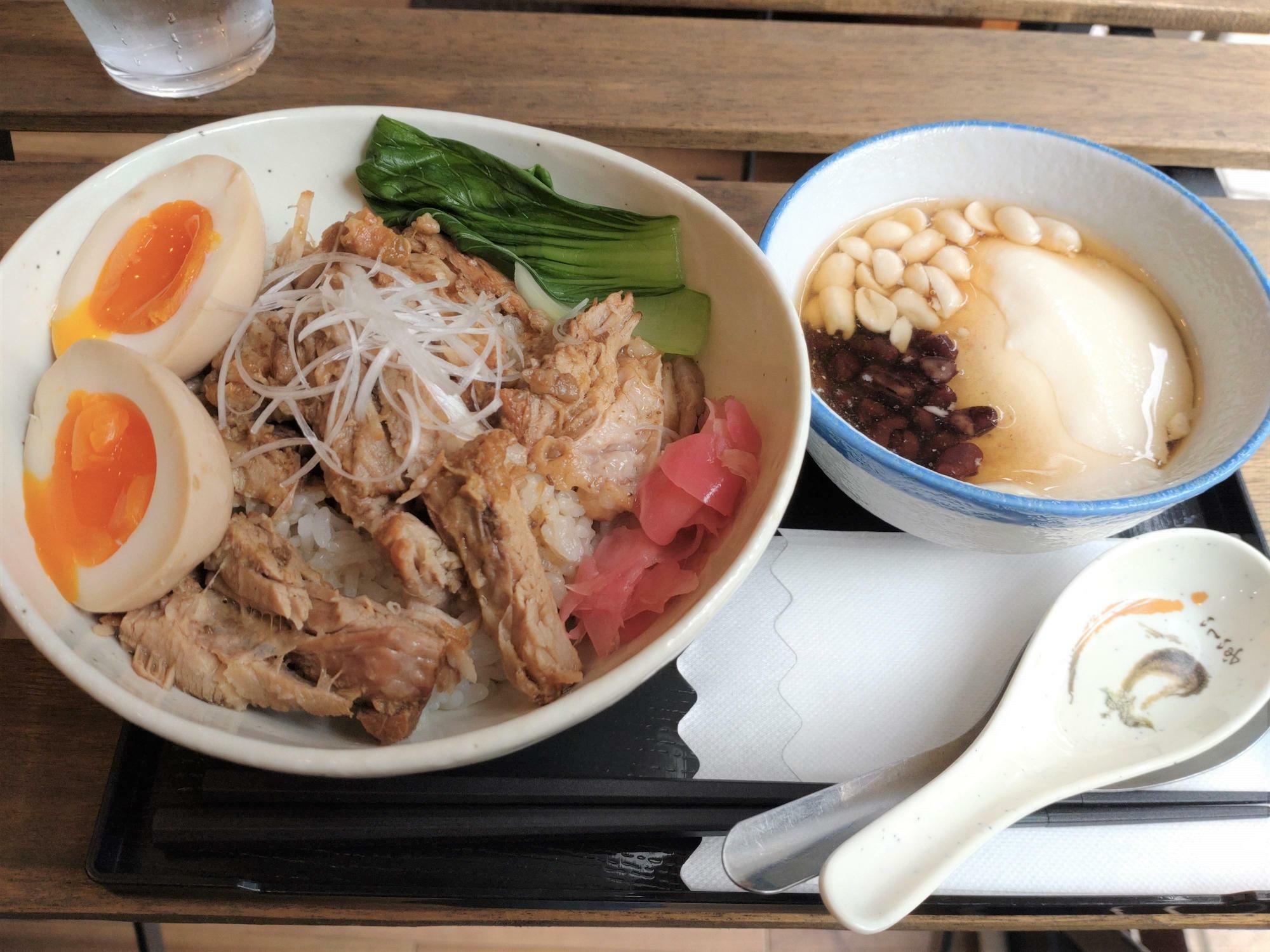 台湾豚角煮丼＋ミニ豆花セット（税込1300円）