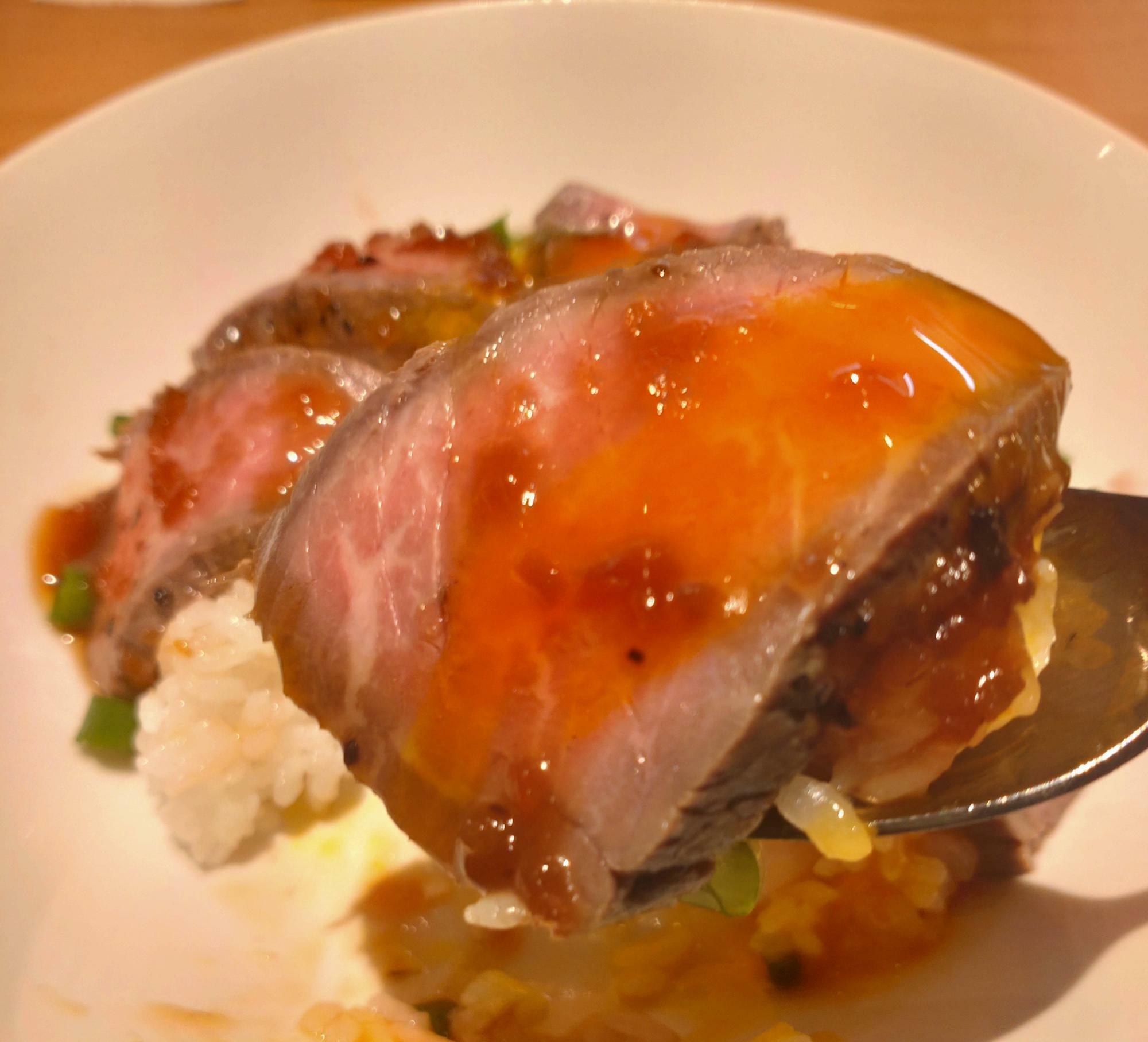 霜降り肉のローストビーフ丼（+500円）