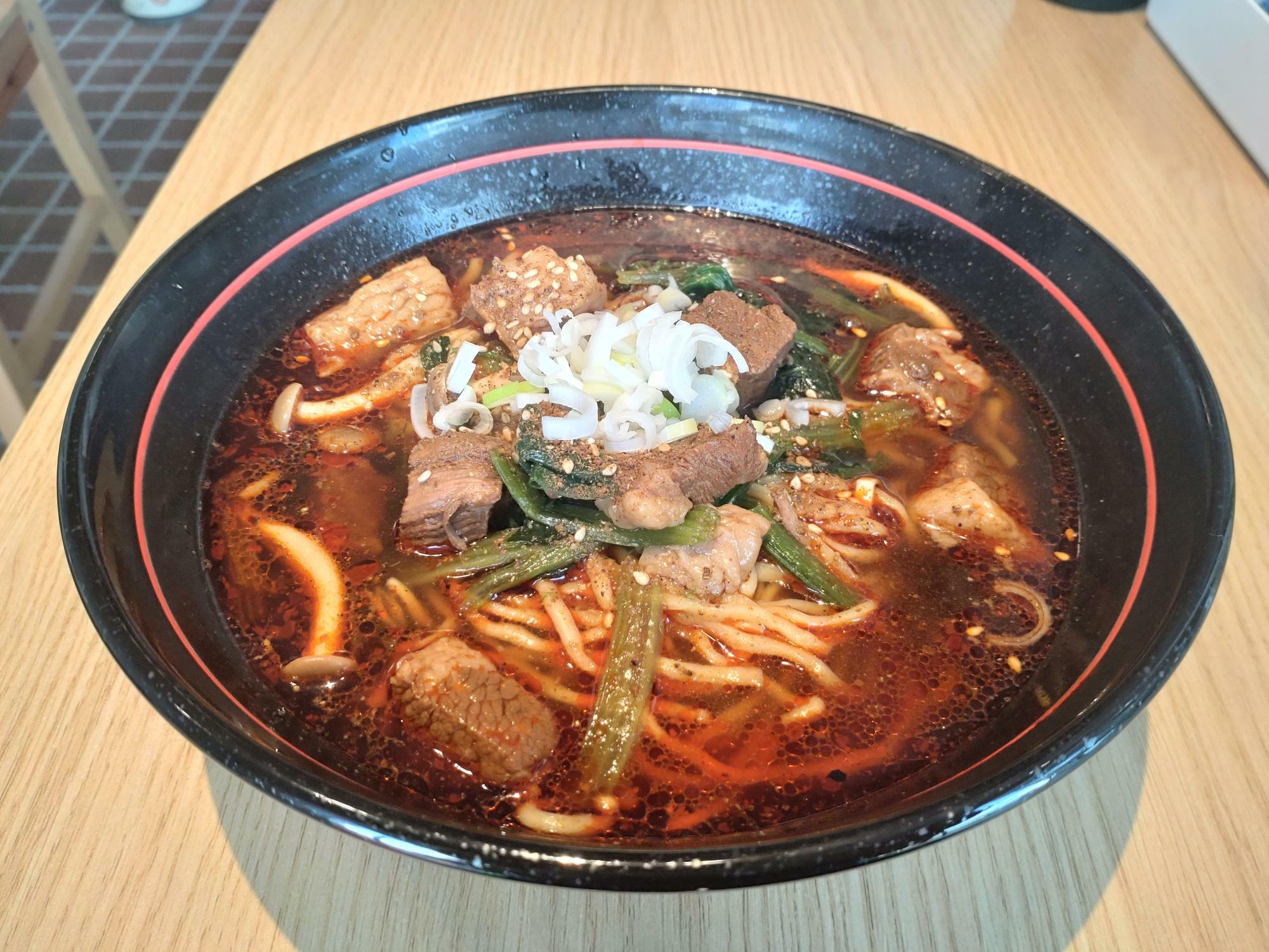 「麻辣牛肉麺」（税込970円）