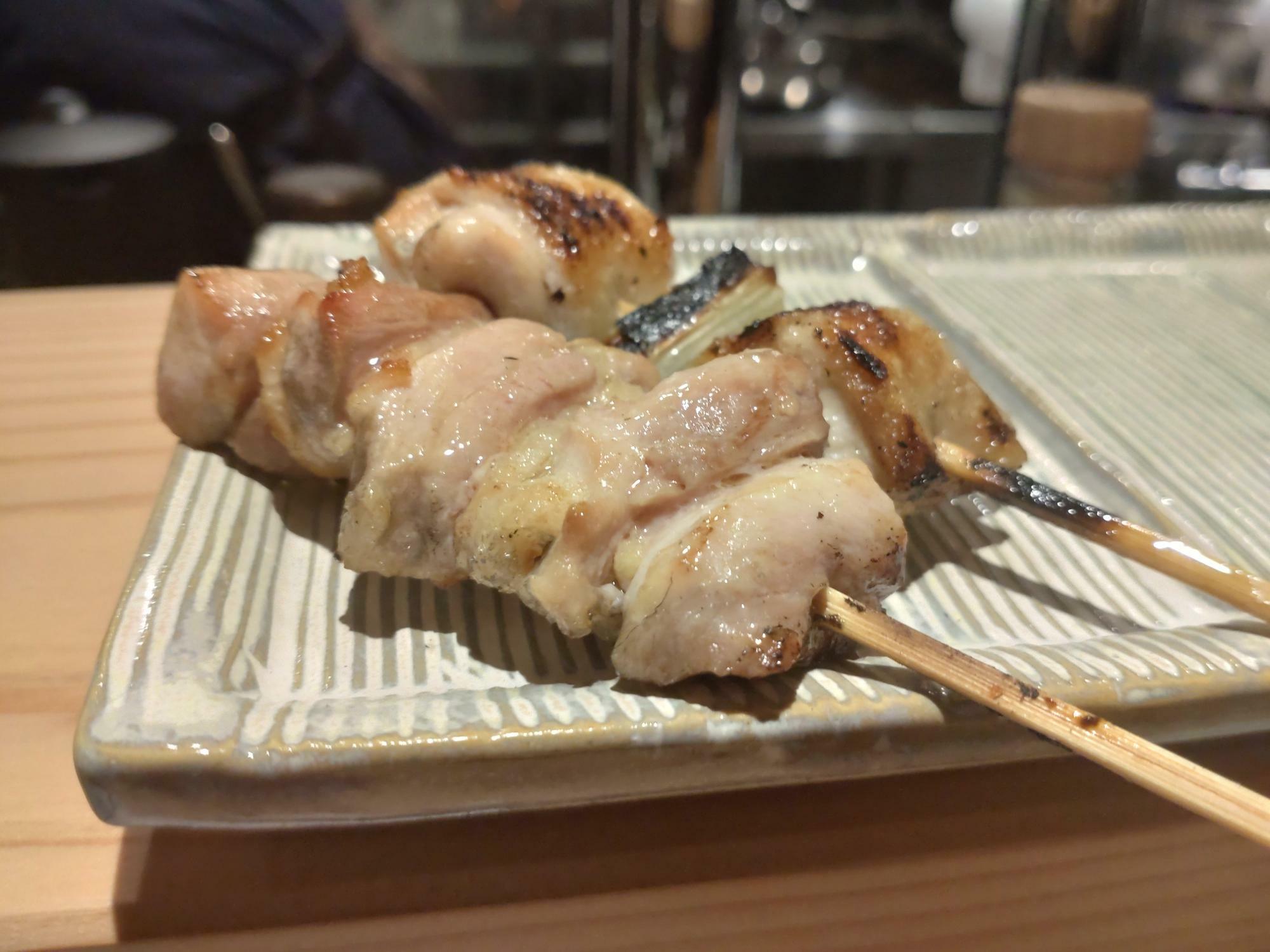 焼き鳥の脂で光るキラキラ感