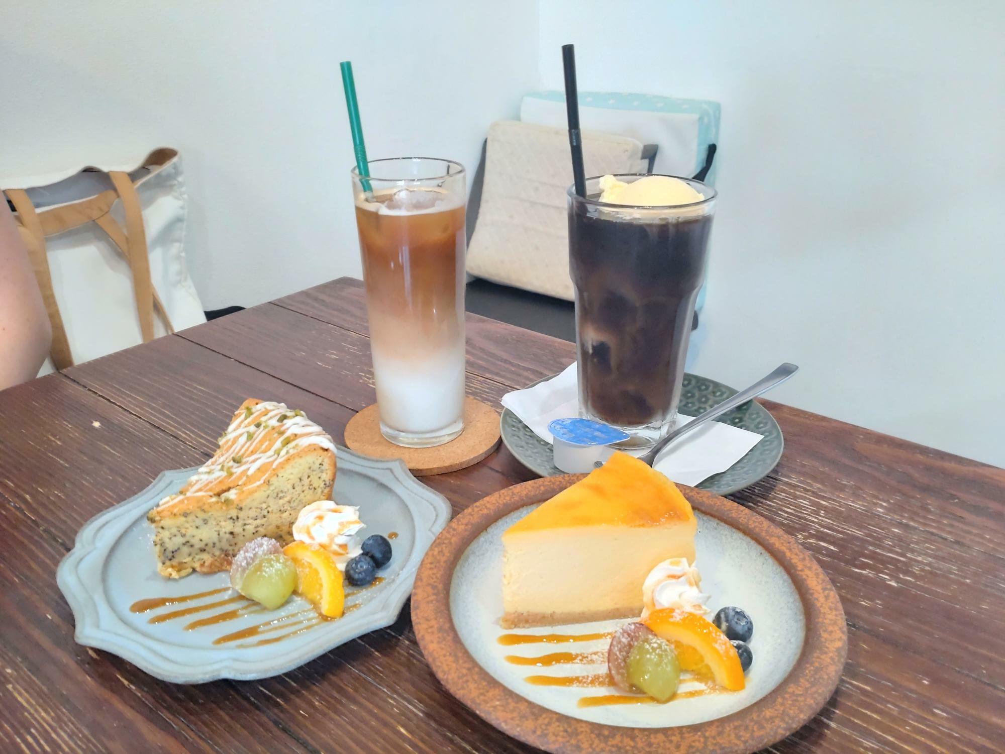 ２人で２つのケーキセットで食べ比べ