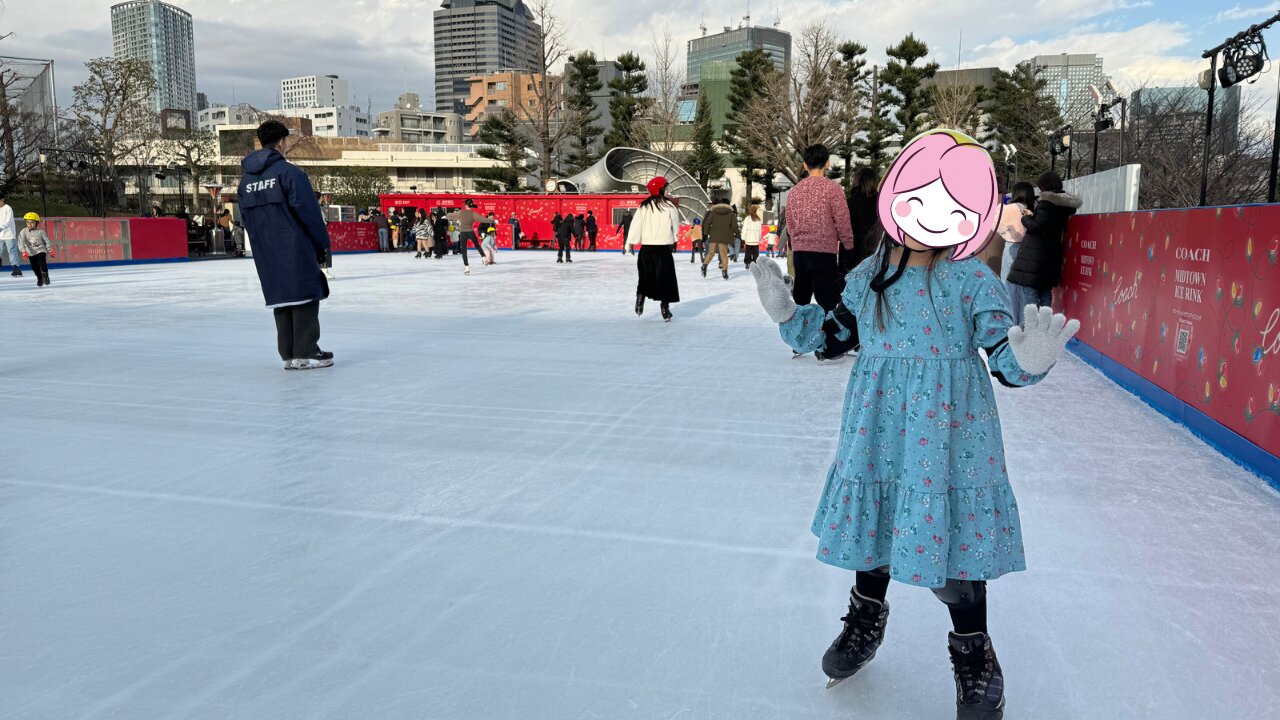 本格的なスケートリンクで広々と滑ることができる東京ミッドタウン