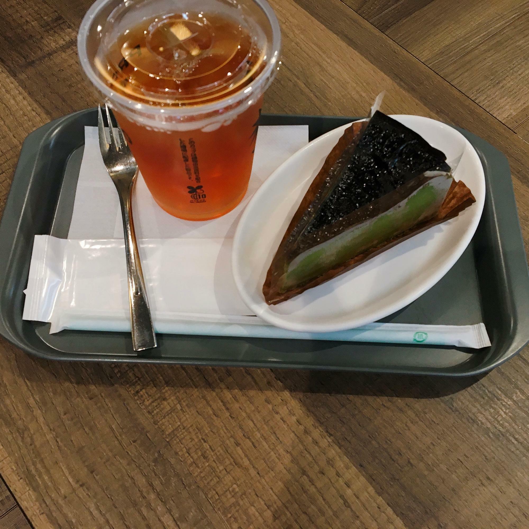 抹茶バスクチーズケーキとアイスティー