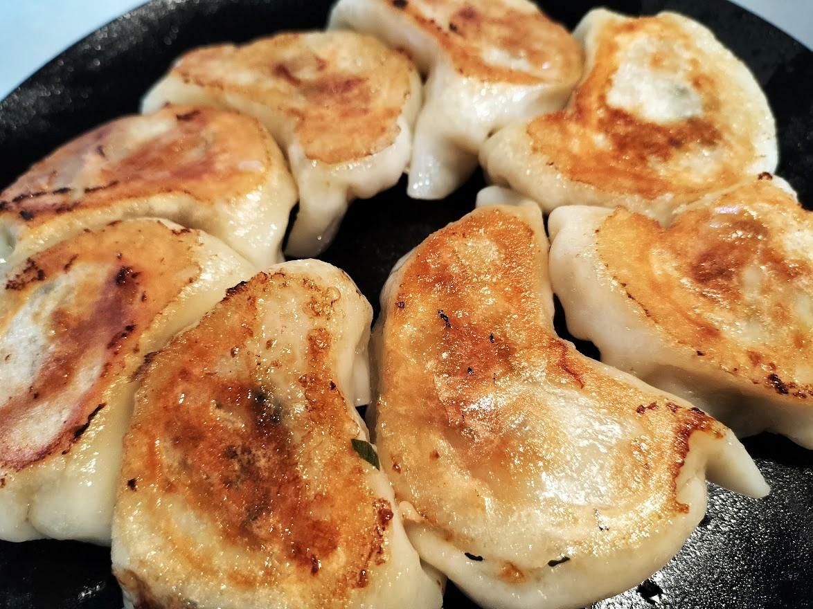 はじめは何もつけずに餃子本来の味をお愉しみください♪