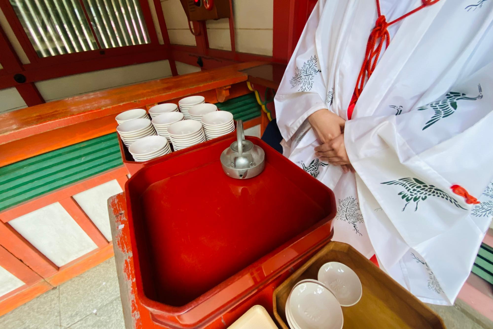 盃に2024年12月31日撮影/ 盃には長田神社の紋が入っています