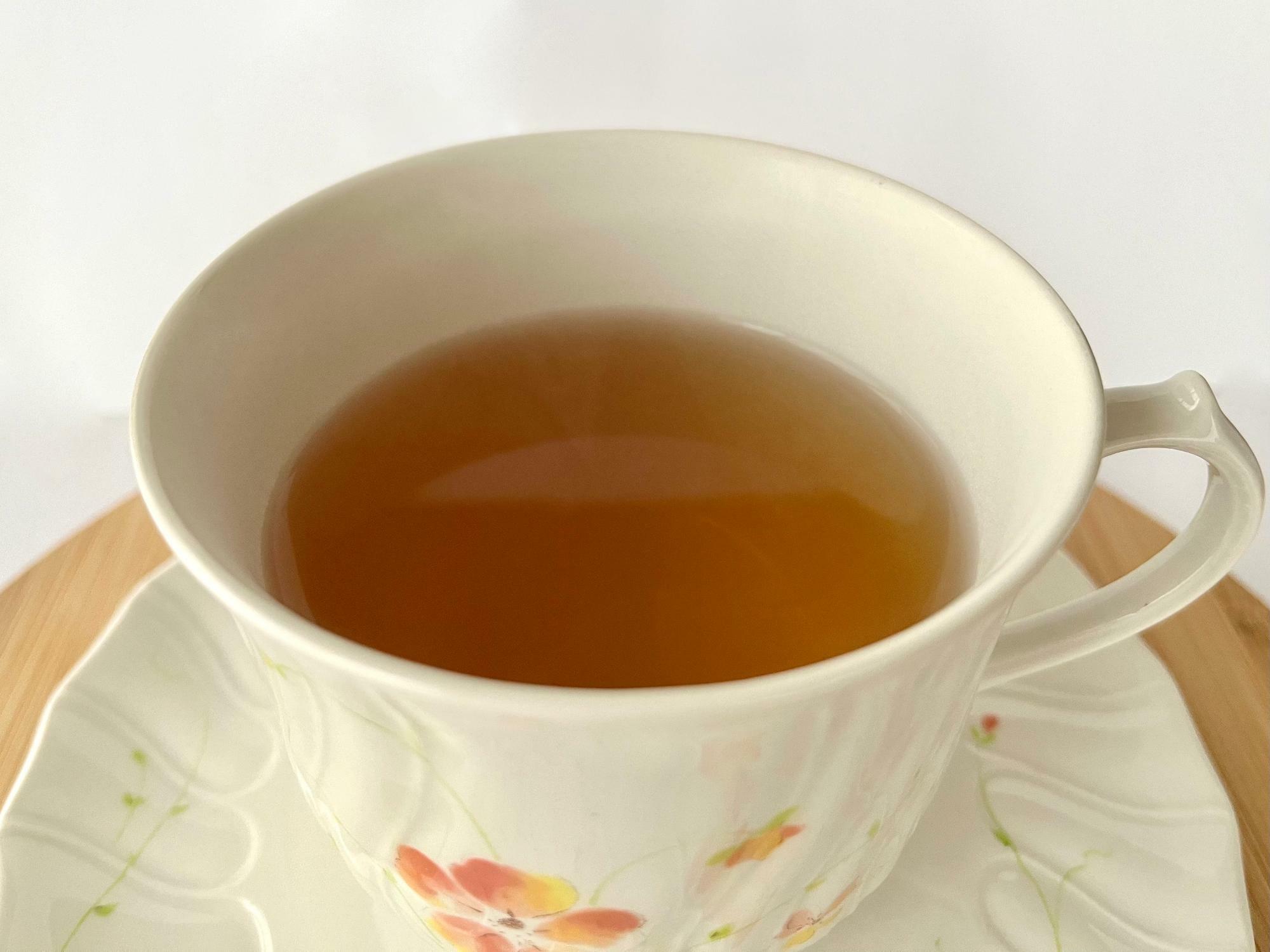 ▲ 見た目は紅茶とほとんど一緒の色合い。しかし香りは全く異なり、果物のように甘く爽やかなのだ。