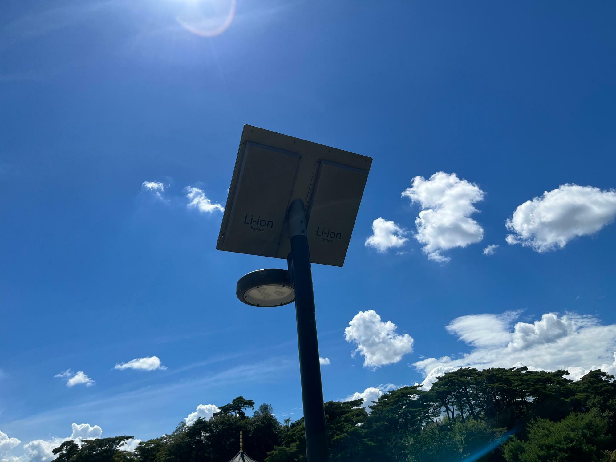 ▲ 松島海岸グリーン広場の「ソーラーパネル」ジリジリとした日差しを喜んでいるのかな？