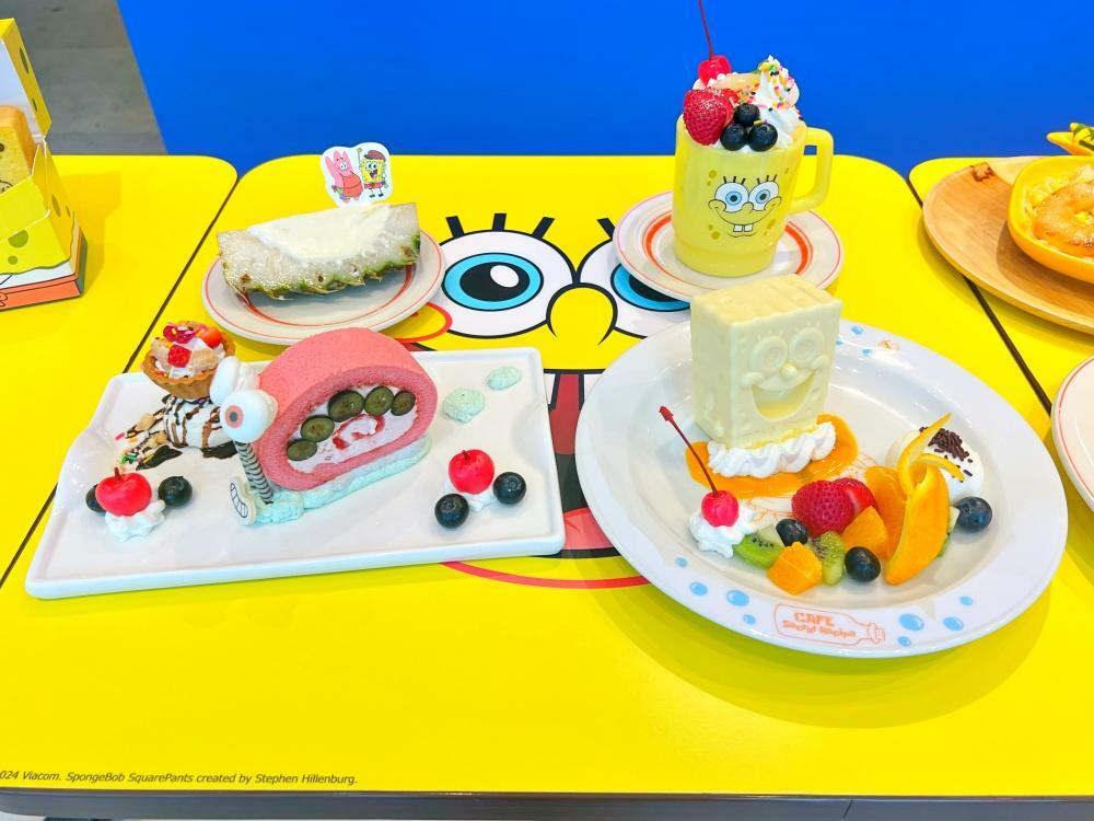 左上から時計回りに「まるでパイナップルなアイスクリーム」「彩りフルーツとたっぷりカップケーキ」「秘密のソースと彩りフルーツのごきげんなケーキ」「イチゴロールケーキプレート」