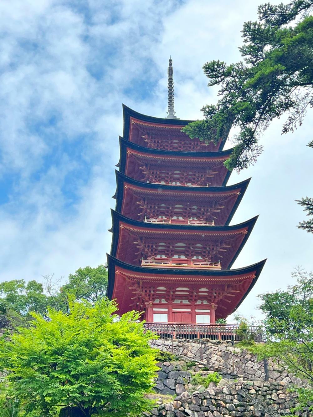 「五重塔」は「厳島神社の建造物」のひとつとのこと(「厳島神社」からやや距離は離れている)