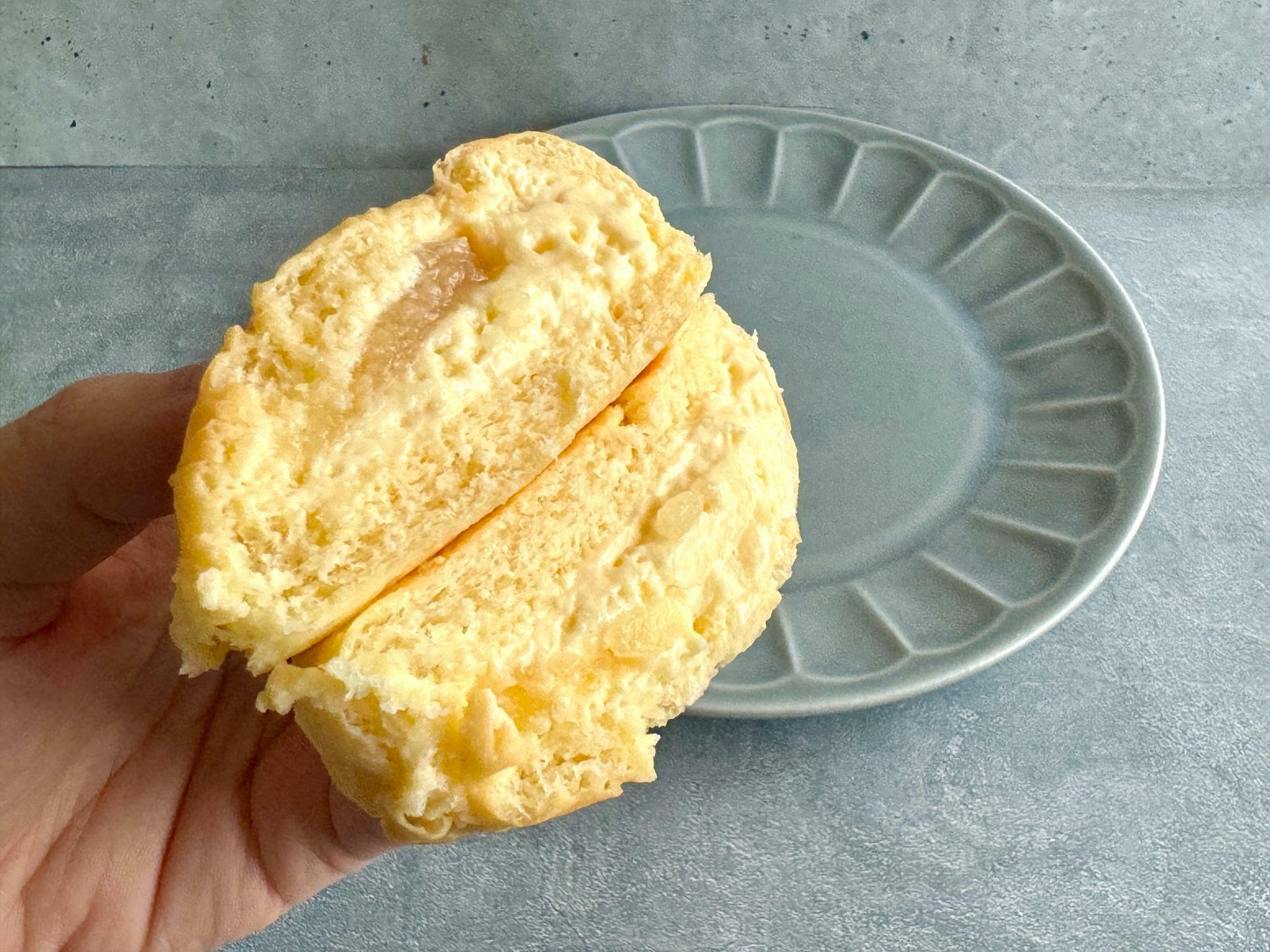 冷やして食べるとろけるくりーむパン怪獣レモン