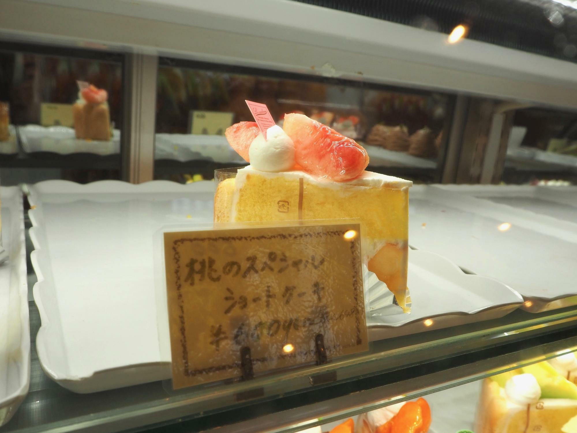桃のスペシャルショートケーキ
