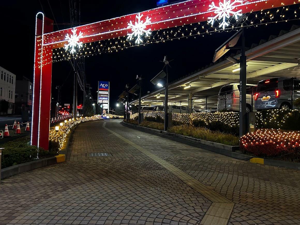 上田駅側駐車場のゲートもクリスマス仕様　撮影場所：アリオ上田