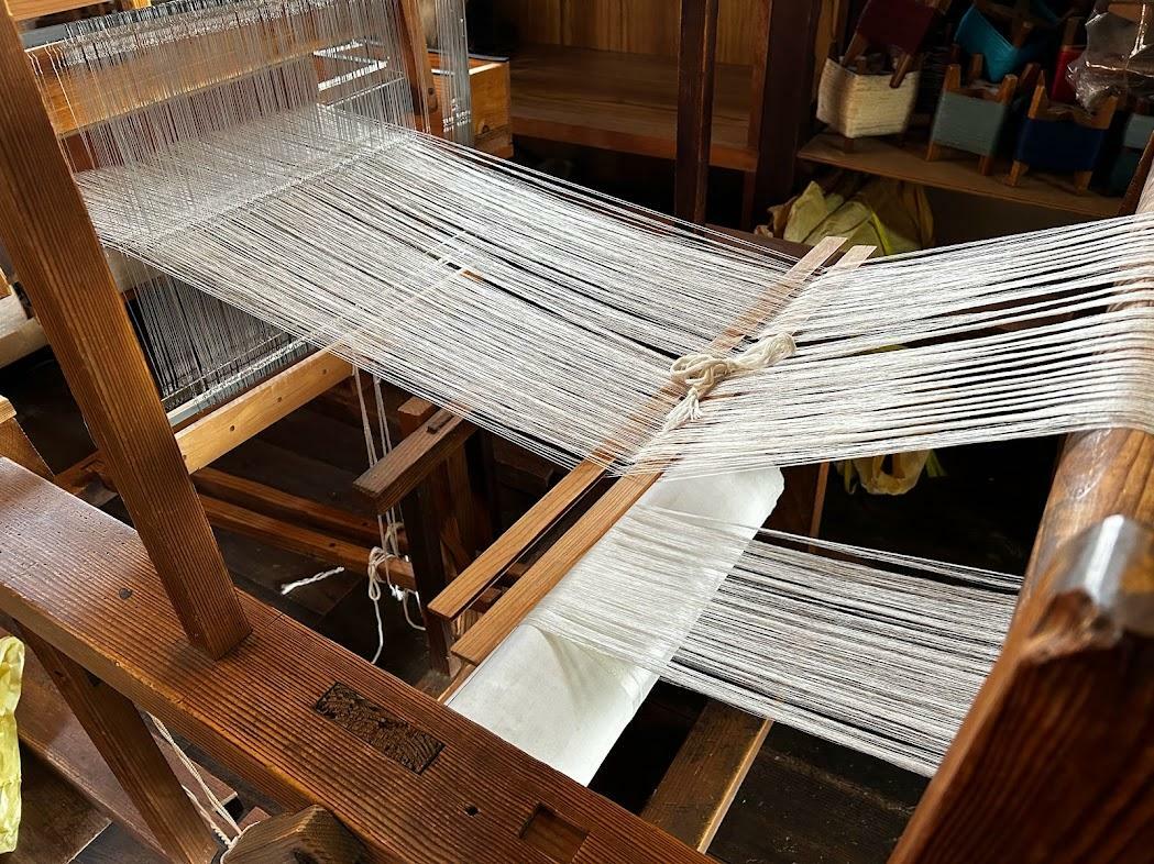織り機にはられた縦糸