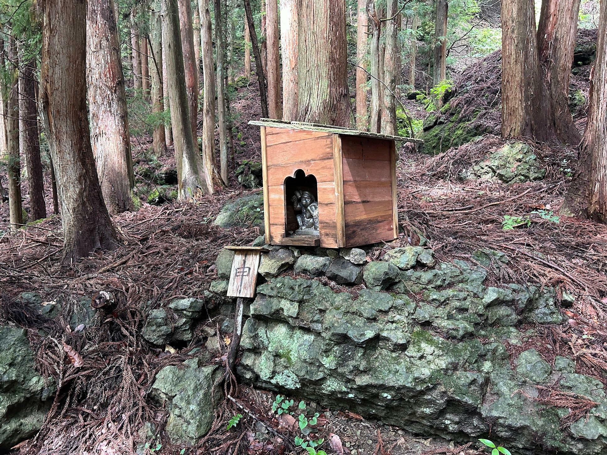 申の先はさらに道が険しくなる