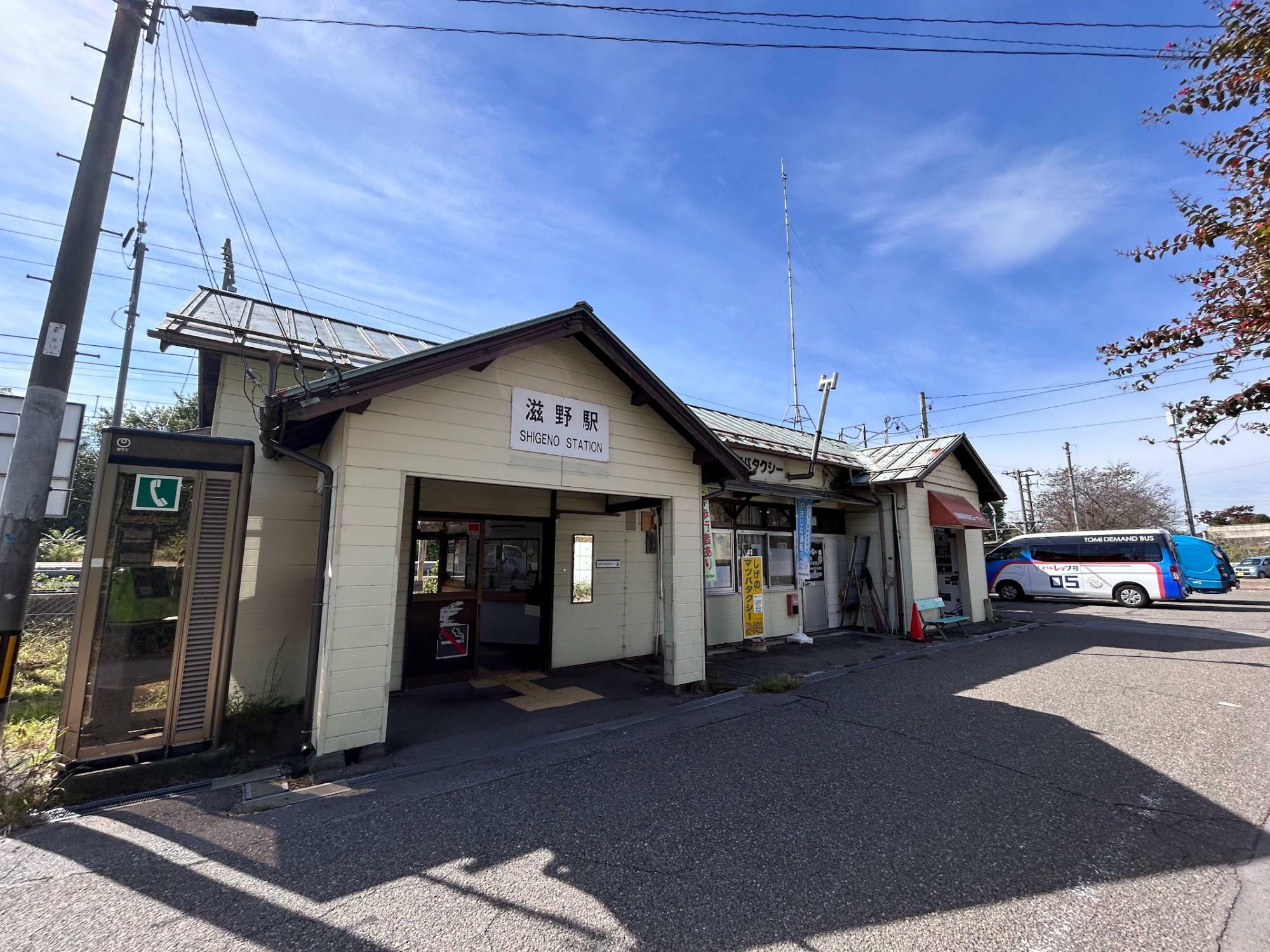 しなの鉄道 滋野駅 駅舎脇の駐輪所にサイクルポートあり