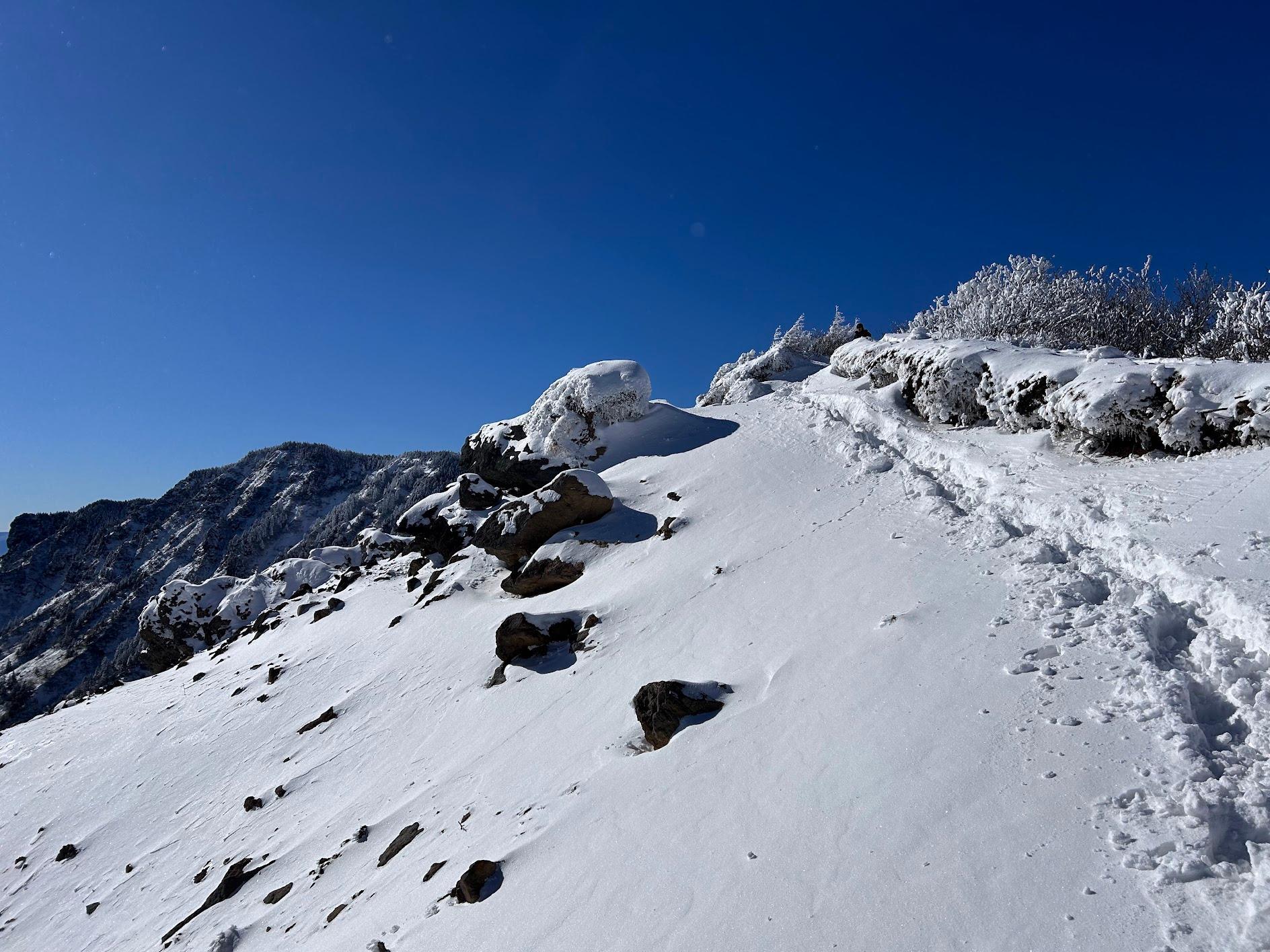 現在は火口周辺規制により前掛山（標高2524m）までは行けません