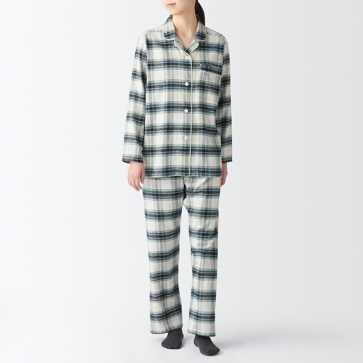 脇に縫い目のない　フランネルパジャマ 婦人Ｍ・グリーンチェック消費税込みで4,990円