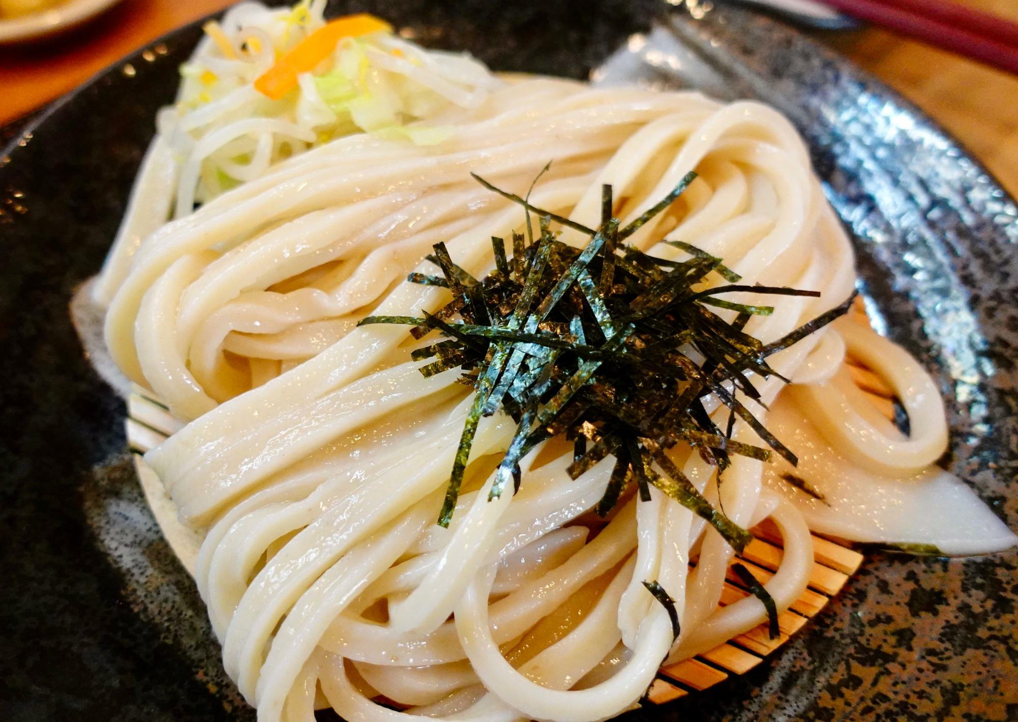 本格手打ちうどんは１玉300g