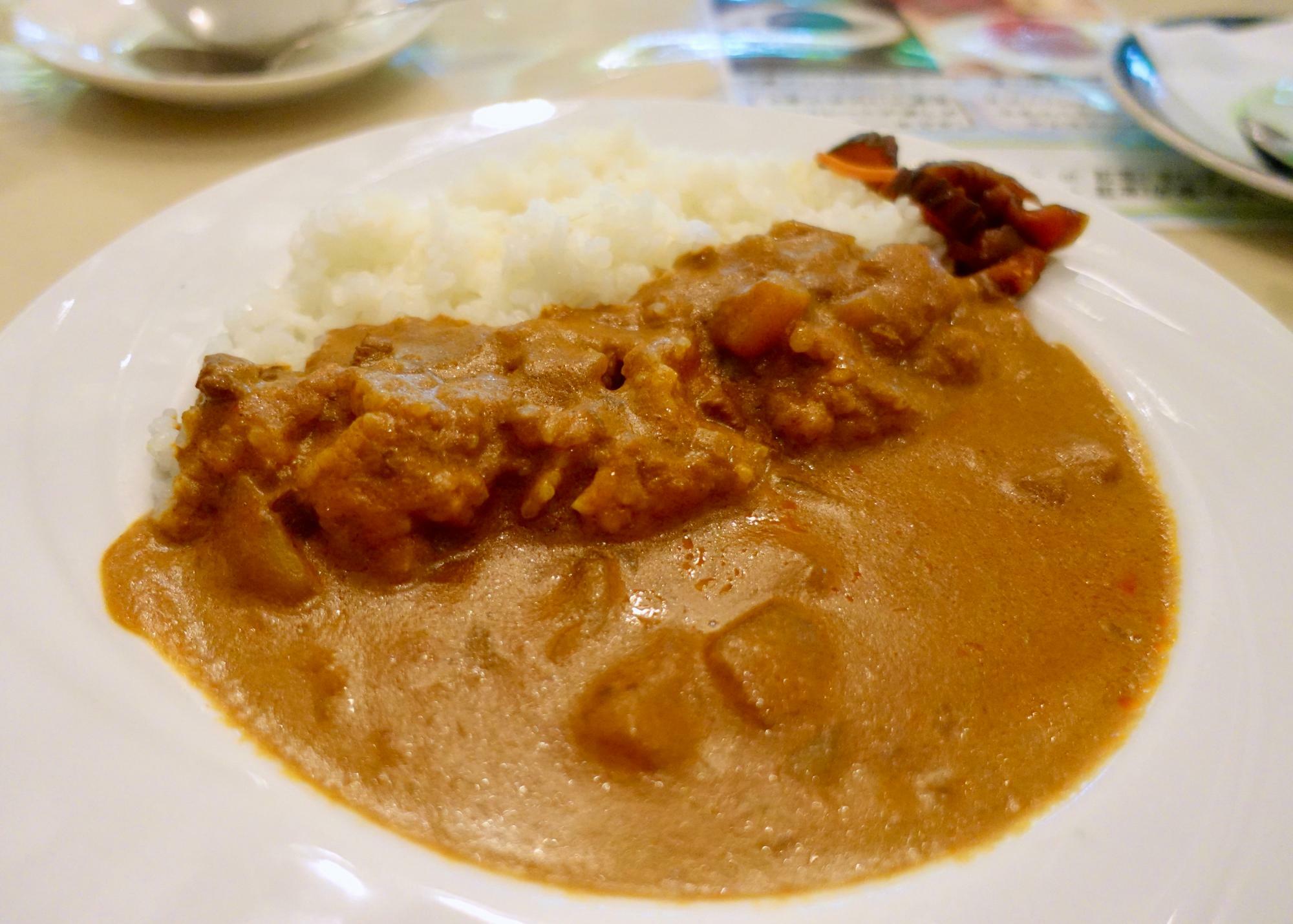 マッサマンカレー（スープ、ミニサラダ付き）1,200円