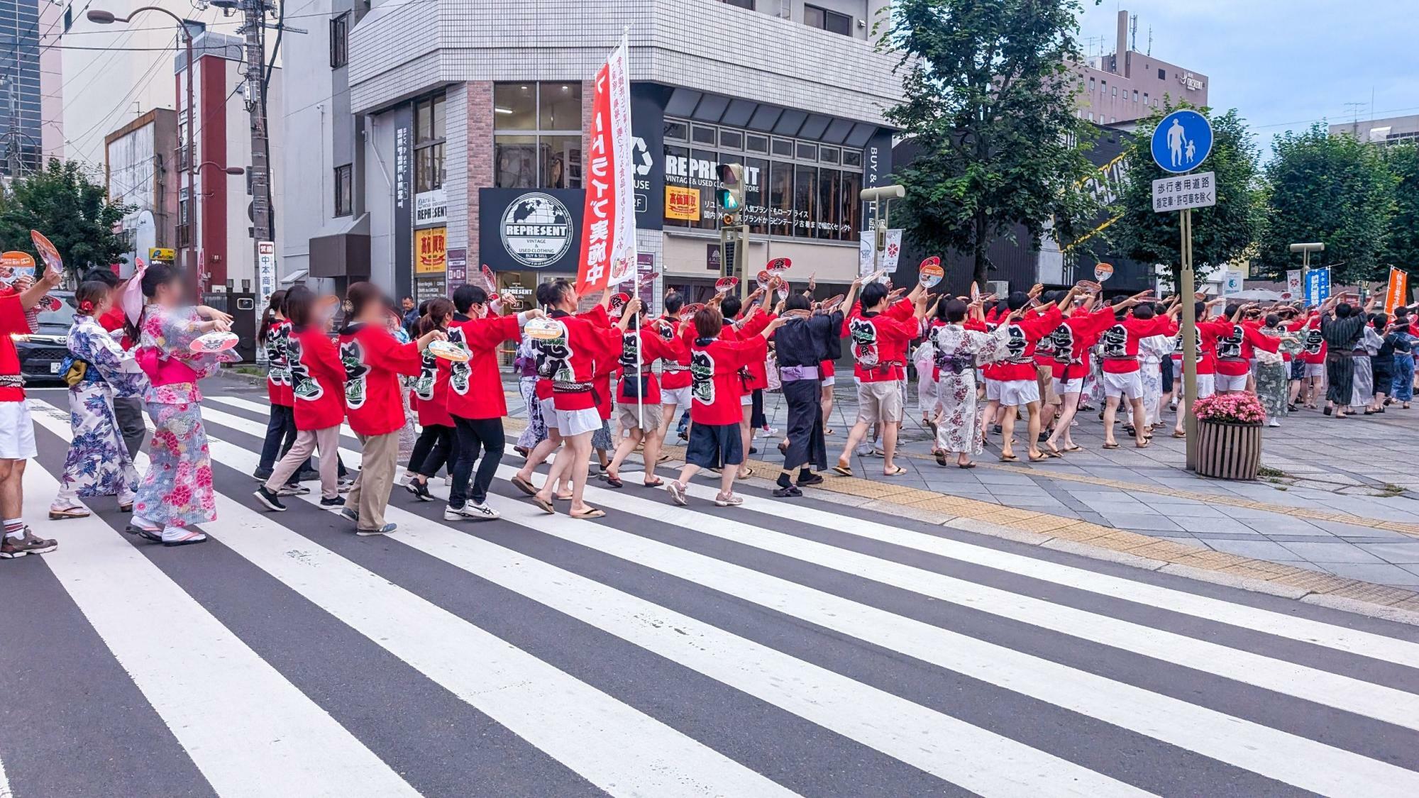 *祭りのサンプル・市民舞踊パレードの写真