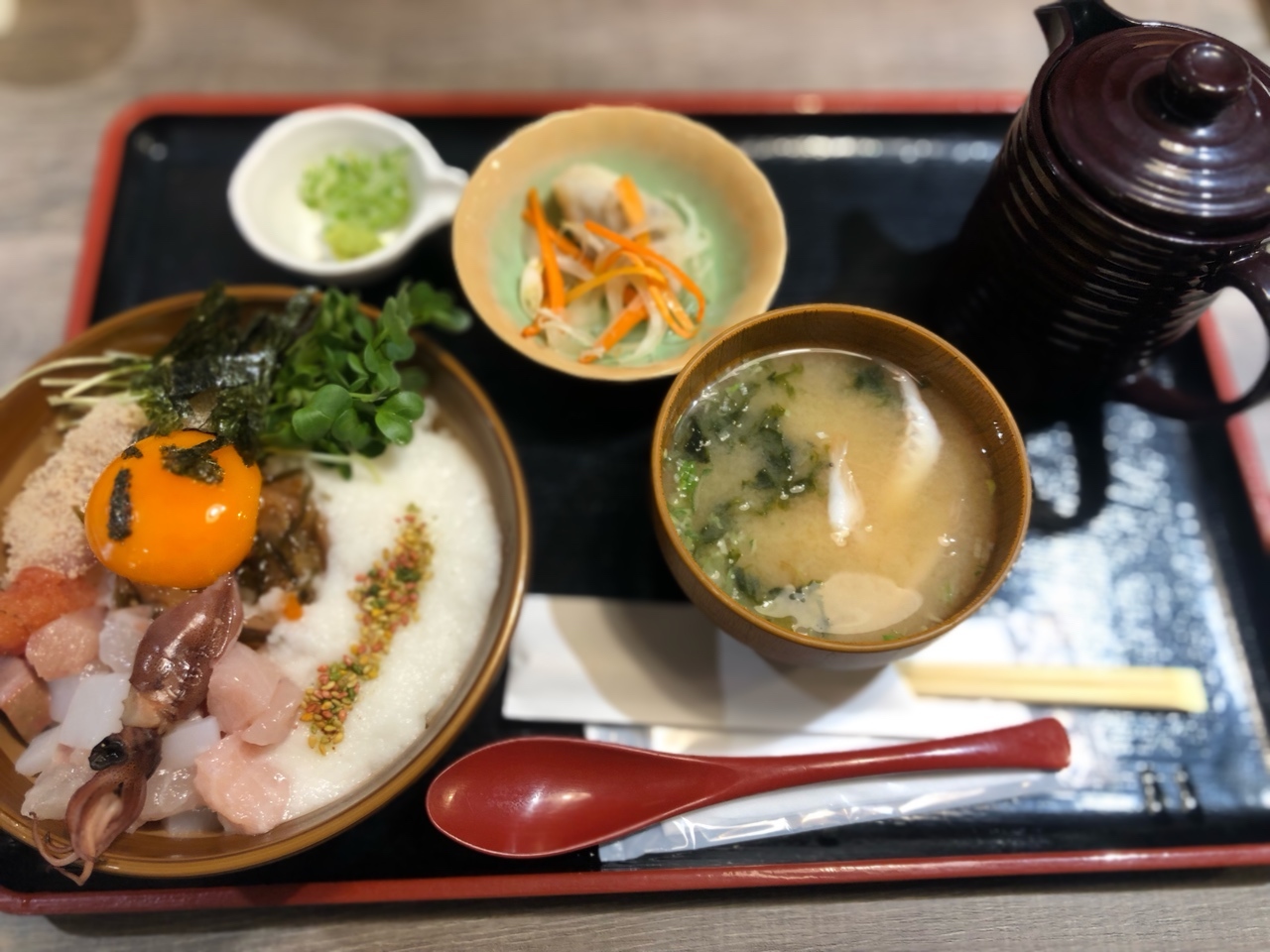 同僚の注文した漁師の海鮮丼（次はこれを食べたい）