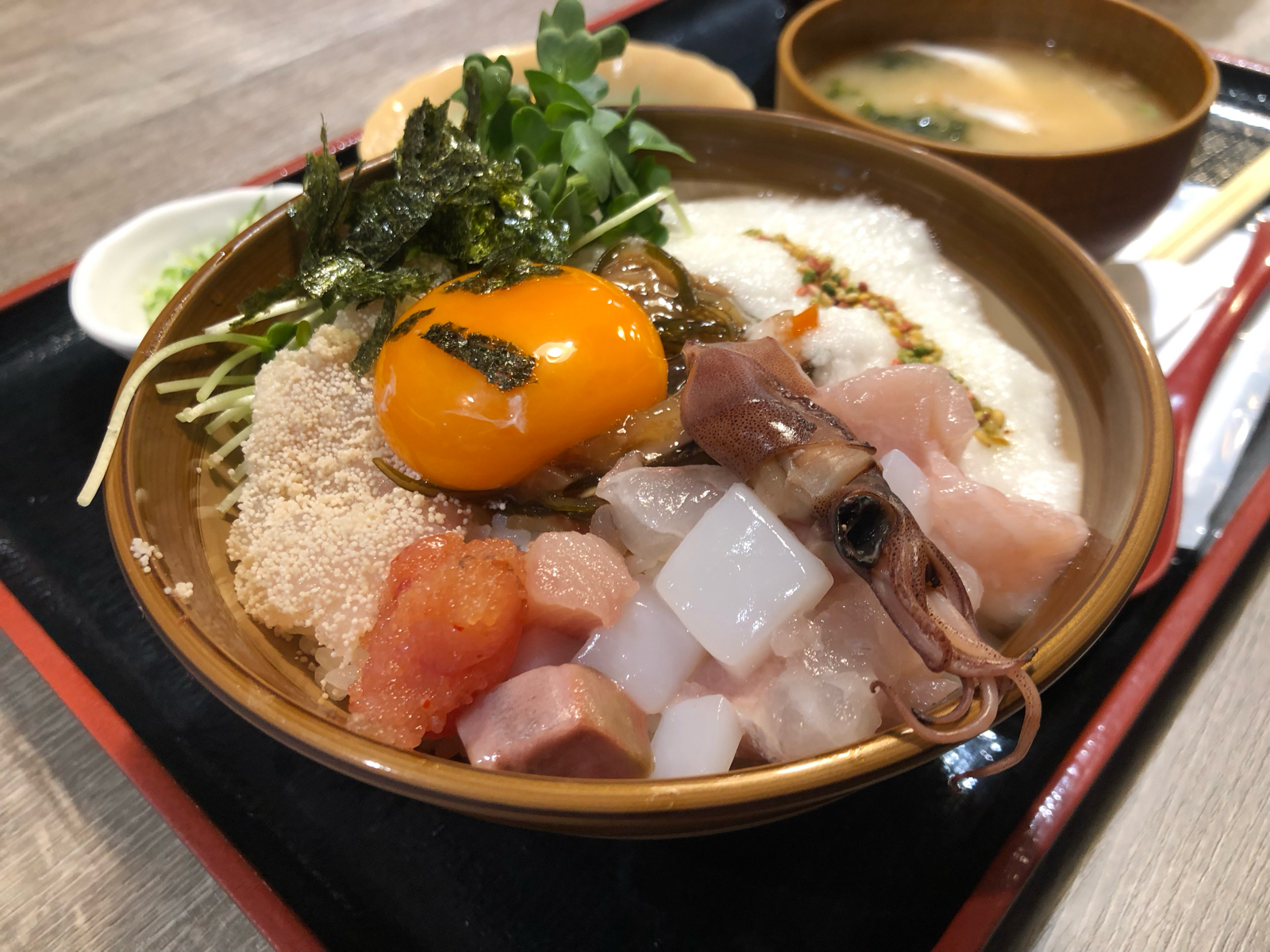 とろろと海鮮丼の相性は抜群だったそうで出汁を入れて味変するとさらに美味しかったそうです