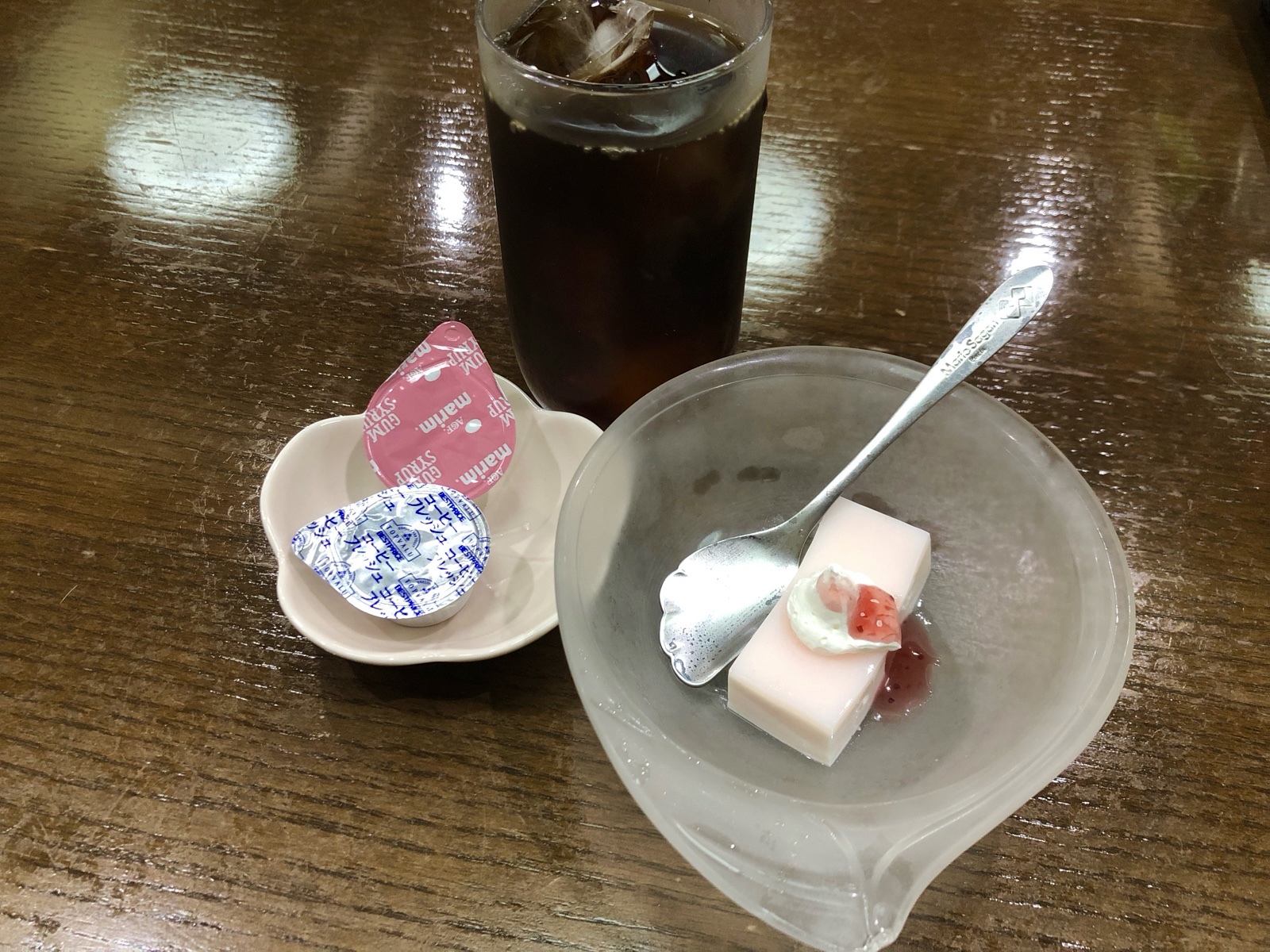 食後のデザートとコーヒー