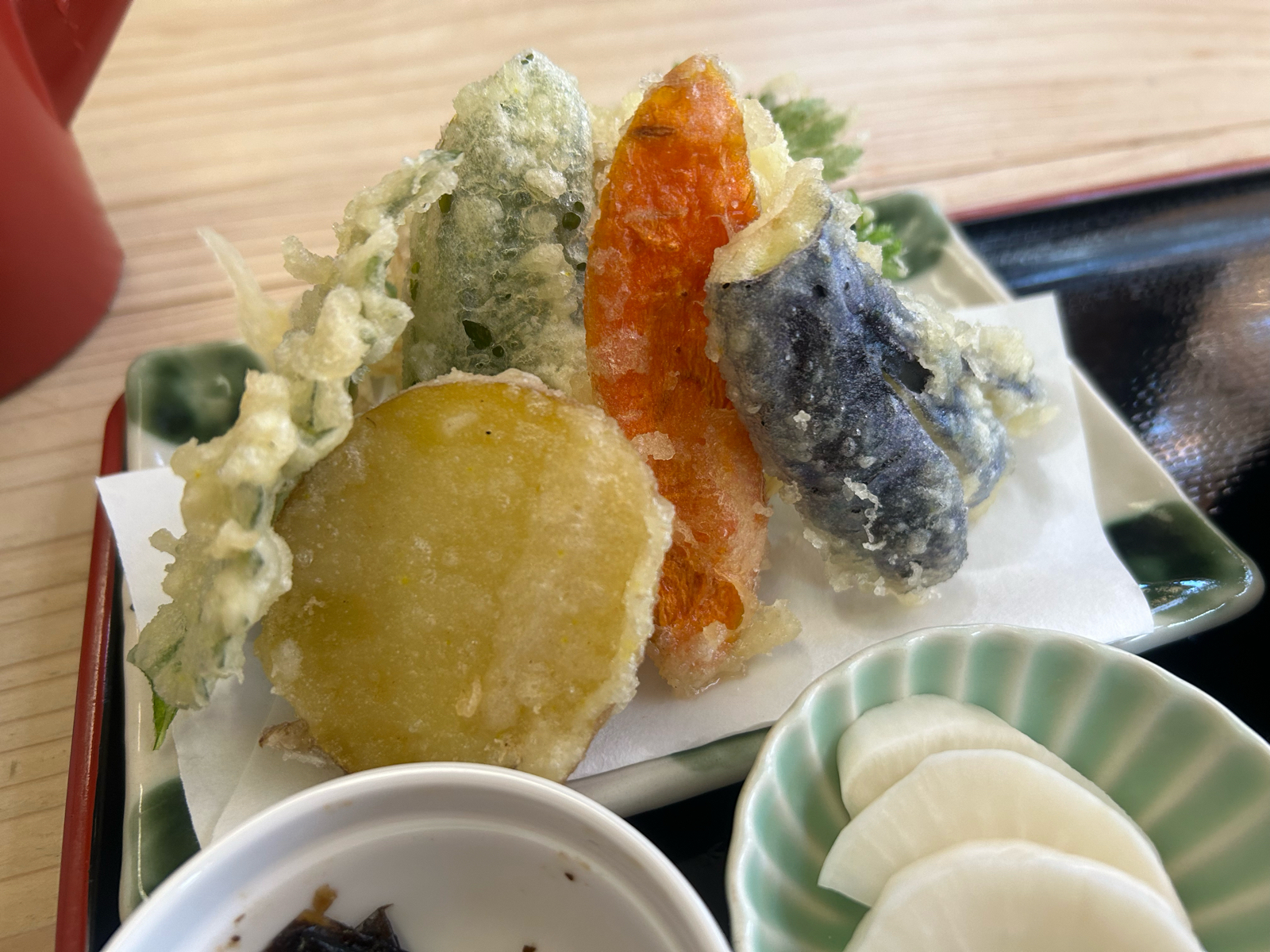 野菜のみの天ぷらですが山田で採れた新鮮な野菜です