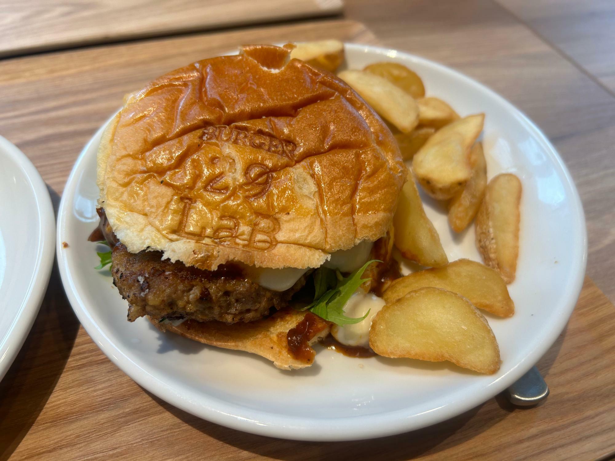 コンボはフライドポテトが散らされています