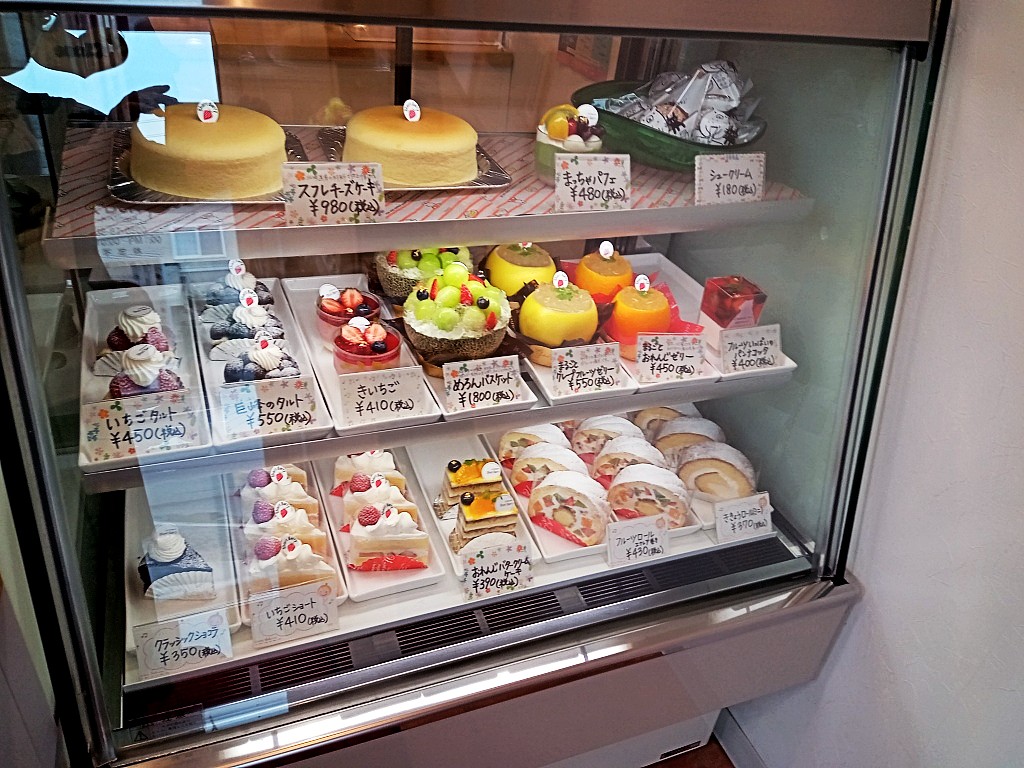 函館市】小さなケーキ屋さんですがケーキや焼き菓子の種類は豊富に