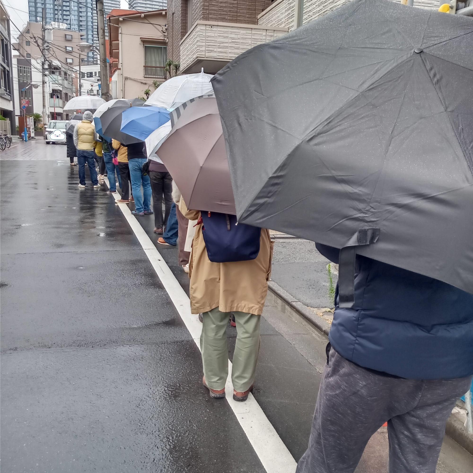 平日昼の時間帯は、男性の常連客が多いように感じました