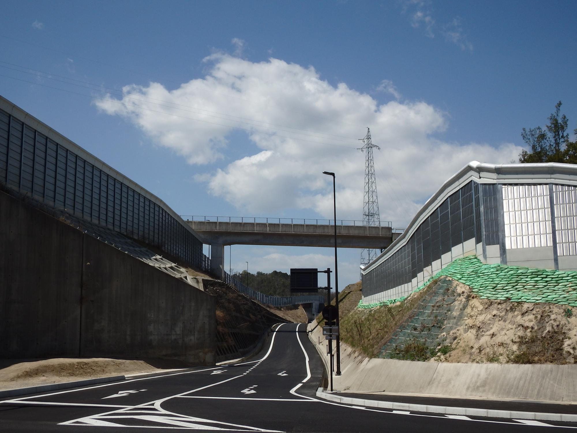 八本松西ＩＣです。ここから広島市役所方面が新たに開通しました。