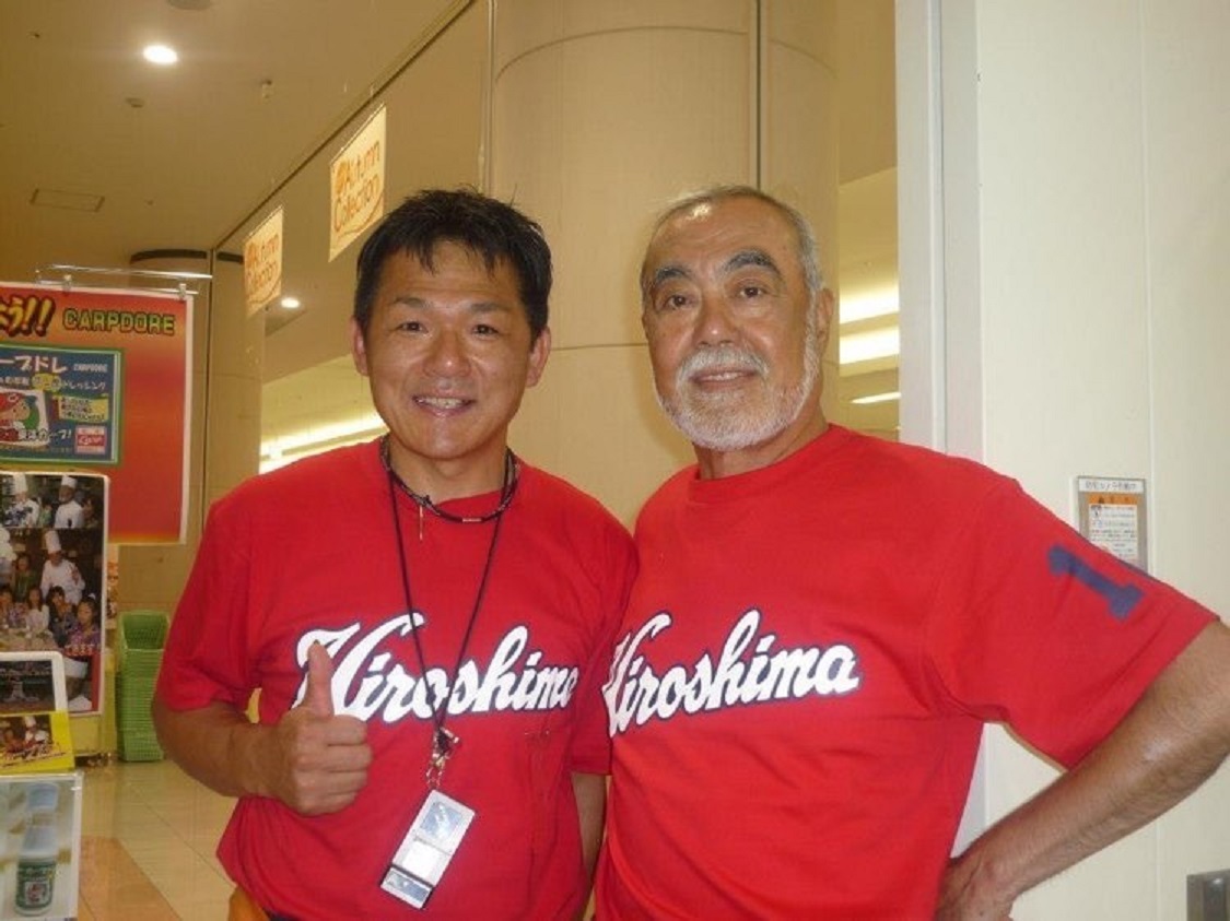 川田さんと、好々爺な人柄で人気の高いカープ元投手・安仁屋宗八さん。