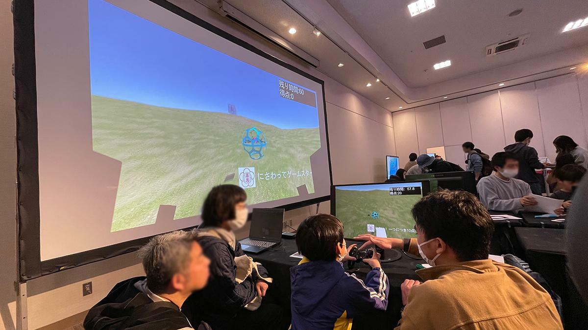 VRでドローンの操縦体験ができます(画像提供：茨城工業高等専門学校)