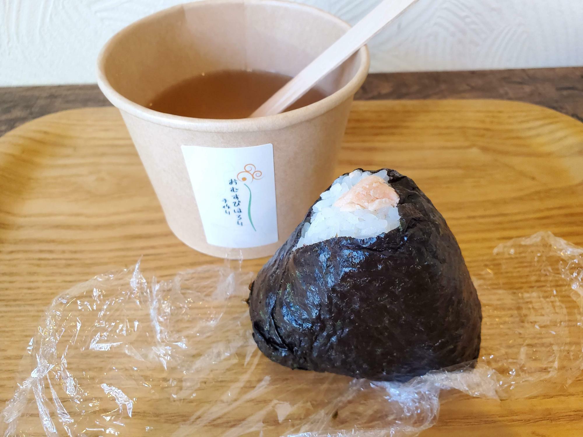 白米おむすび（北海道産紅鮭）、出汁茶漬け