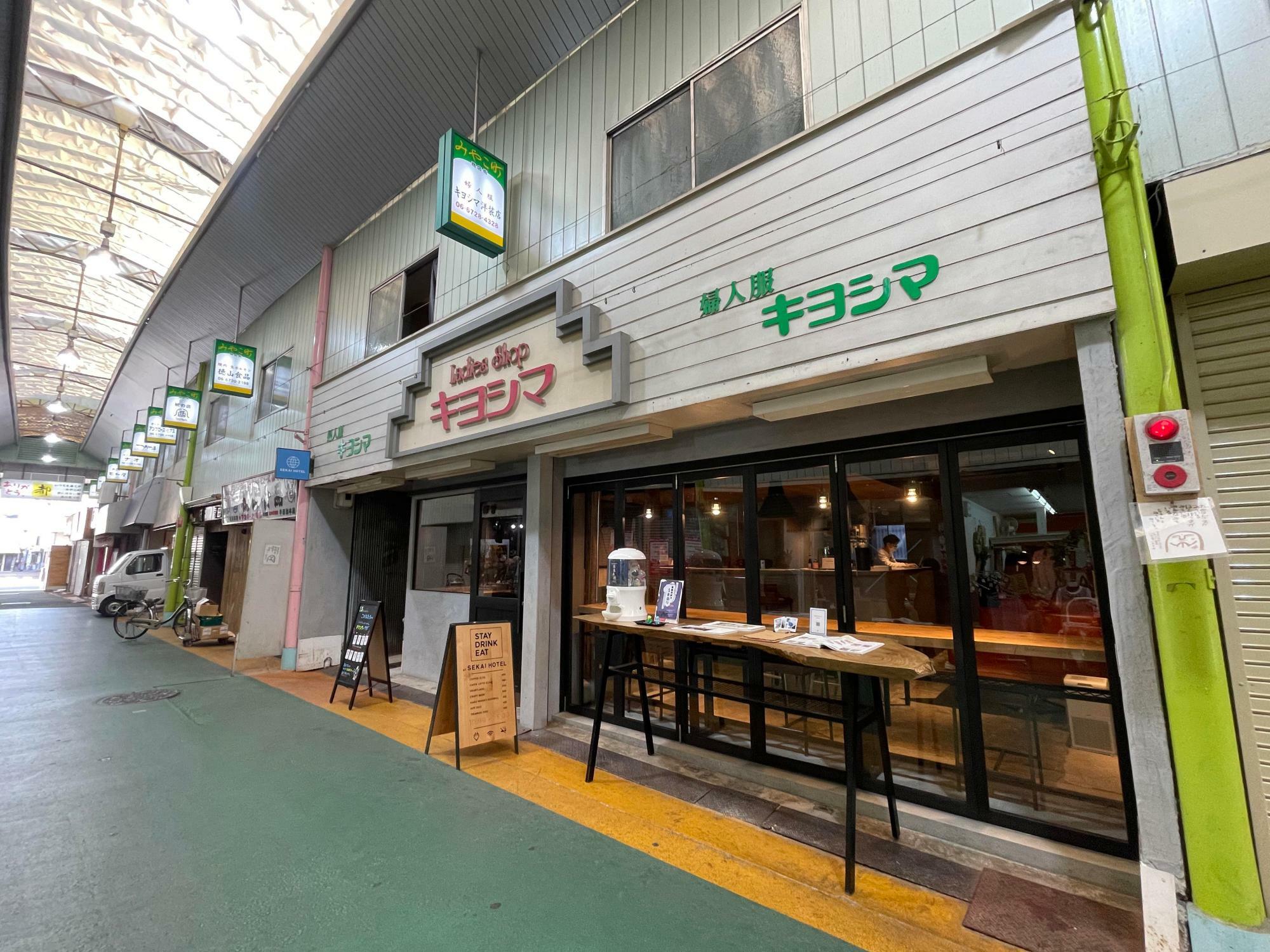 SEKAI HOTEL Fuse（セカイホテル　フセ）フロント・カフェ