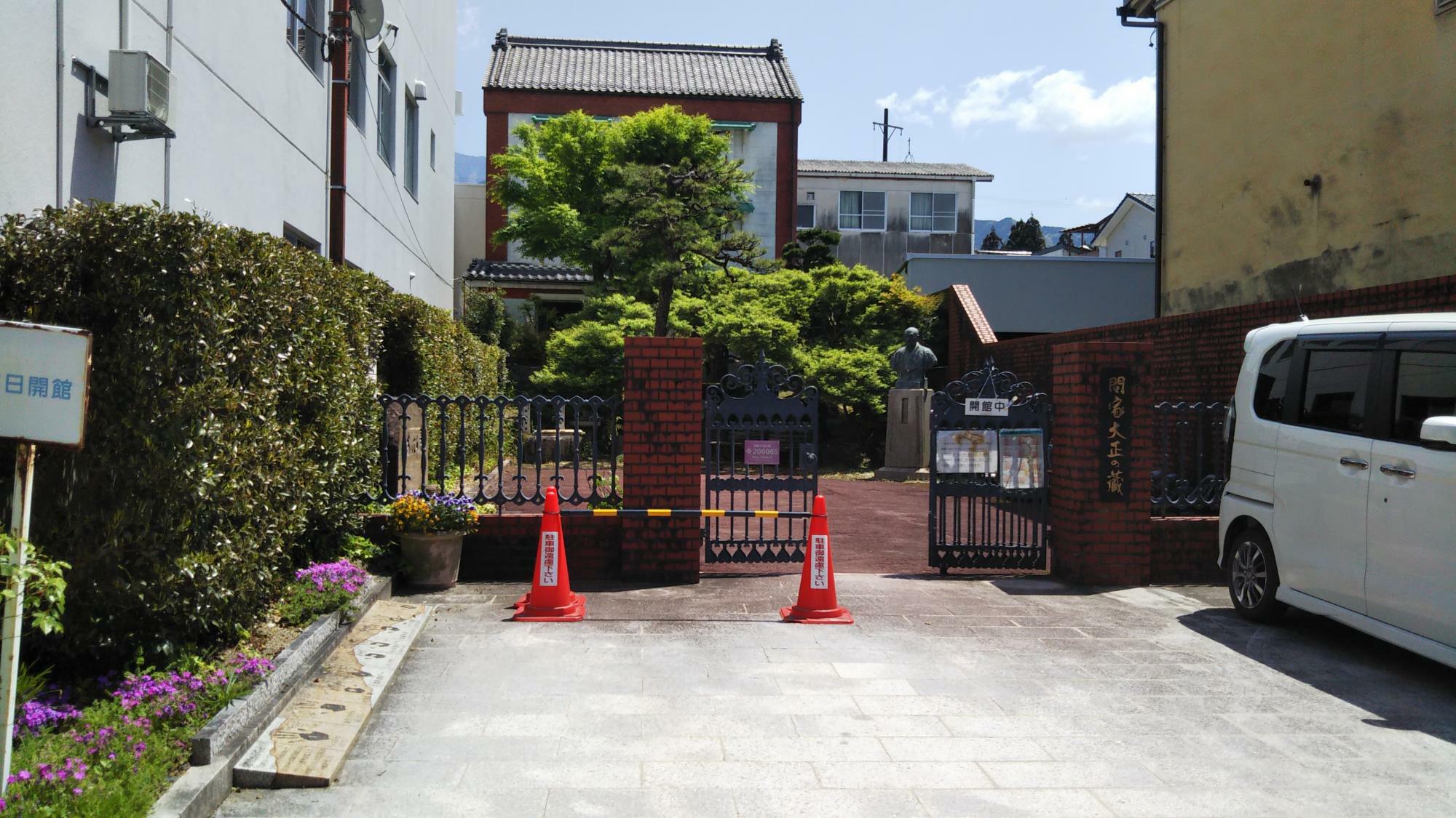こちらは中津川郵便局横になります