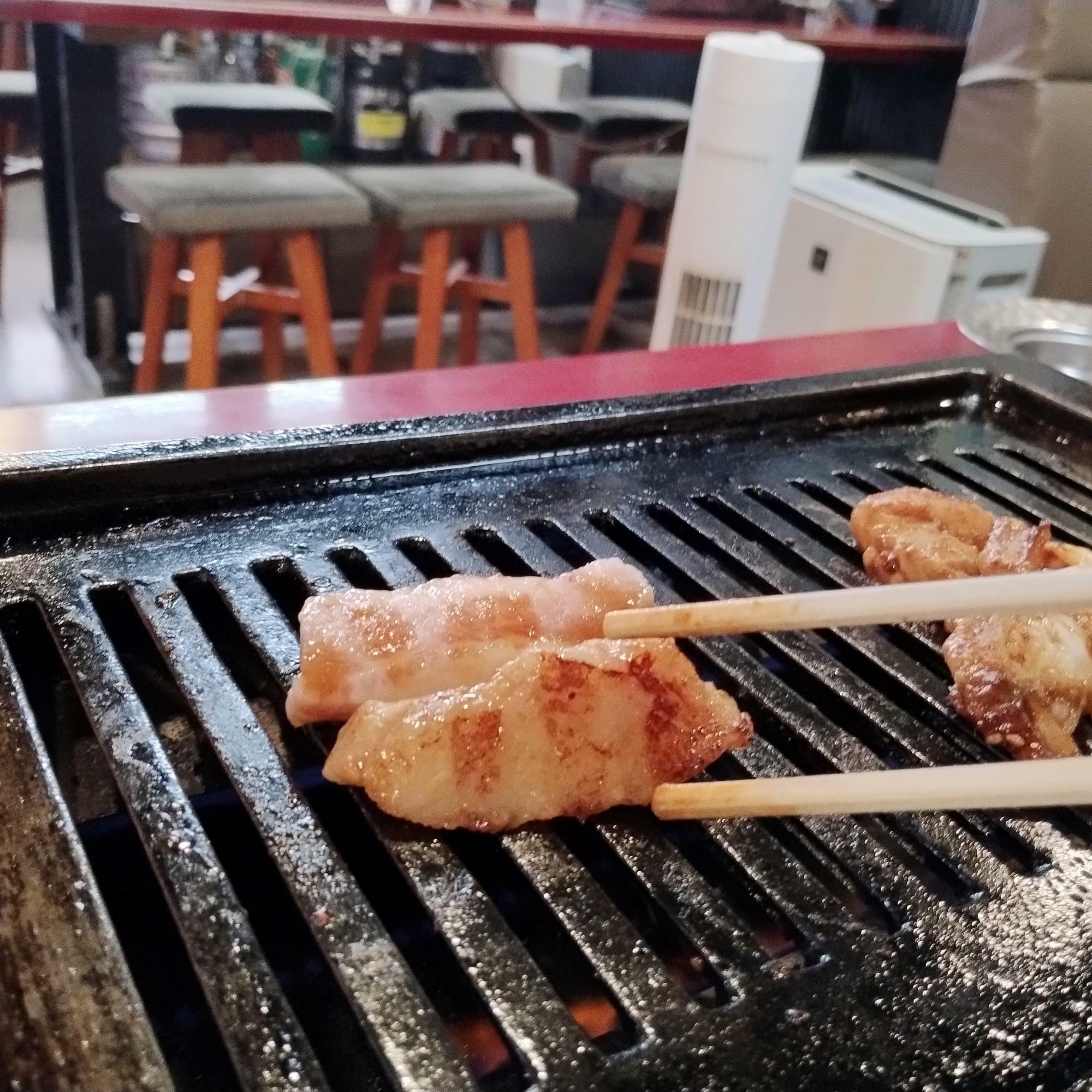 1人焼肉の醍醐味は、自分のペースで焼いて食べられることですね