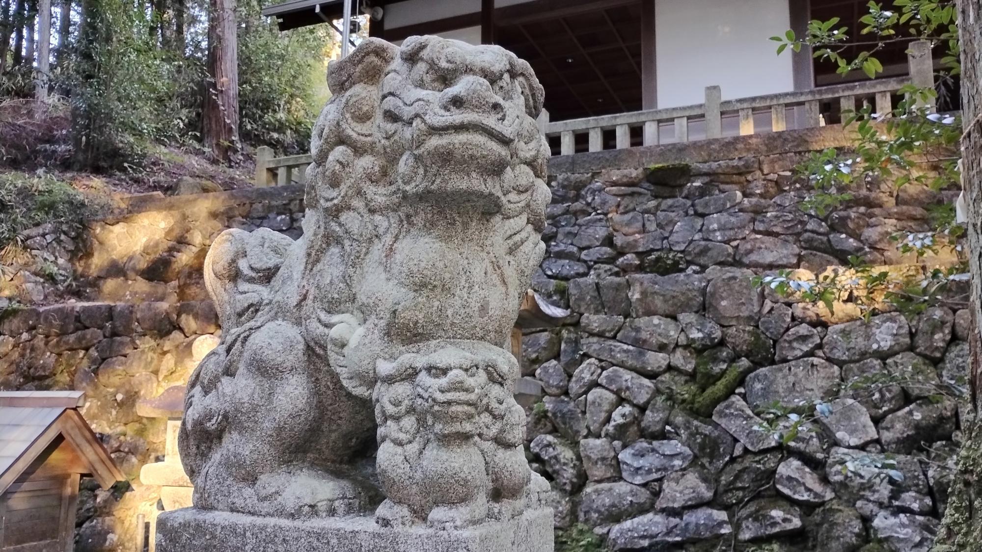 狛犬たちも勇ましい！