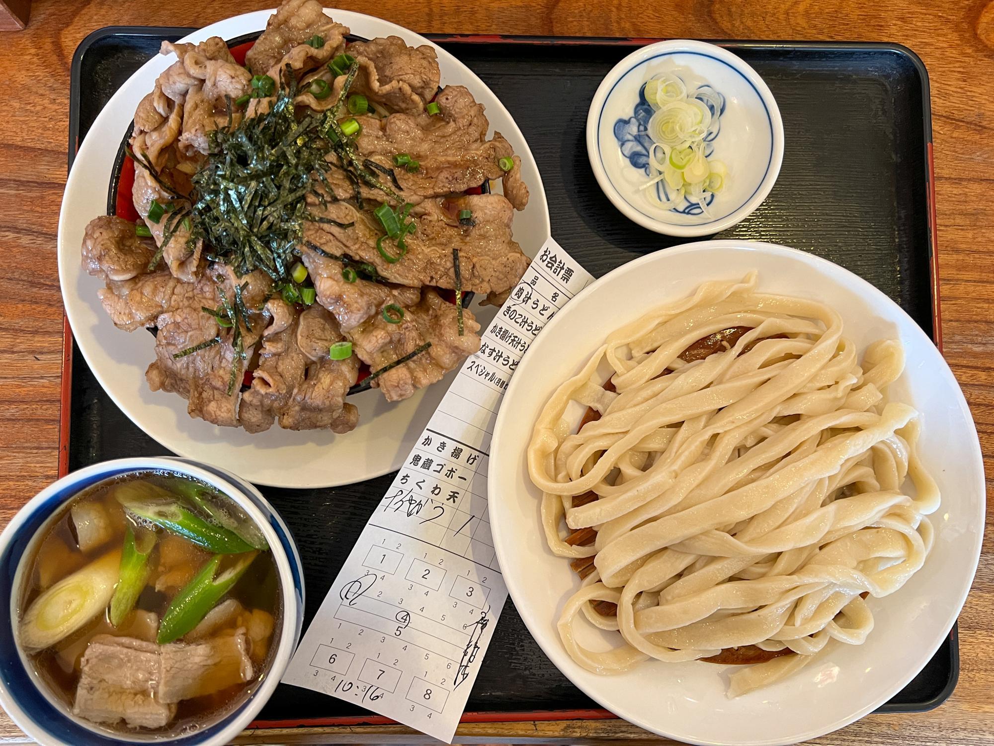 うどん小盛＋丼でも十分に多いので、量にご注意